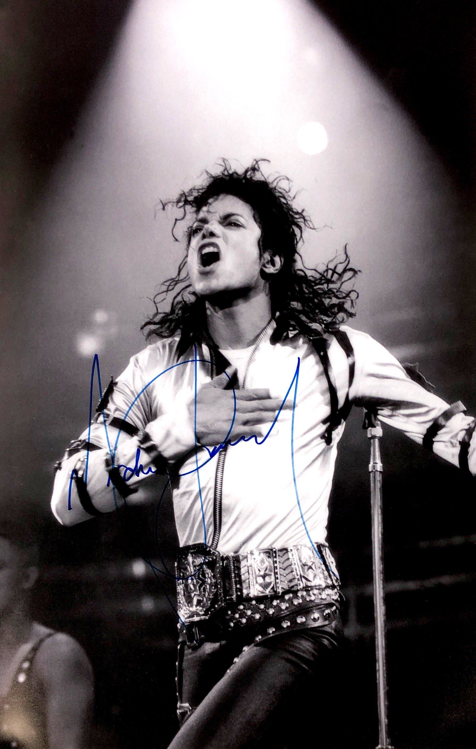 Michael Jackson Autograph Signed Poster: Category: Autograph Photo CollectiblesSize: Width 16 inches x Height 23 inchesAutograph Includes: Michael JacksonItem is in great condition with no damage, unframedIf image of documentation is attache