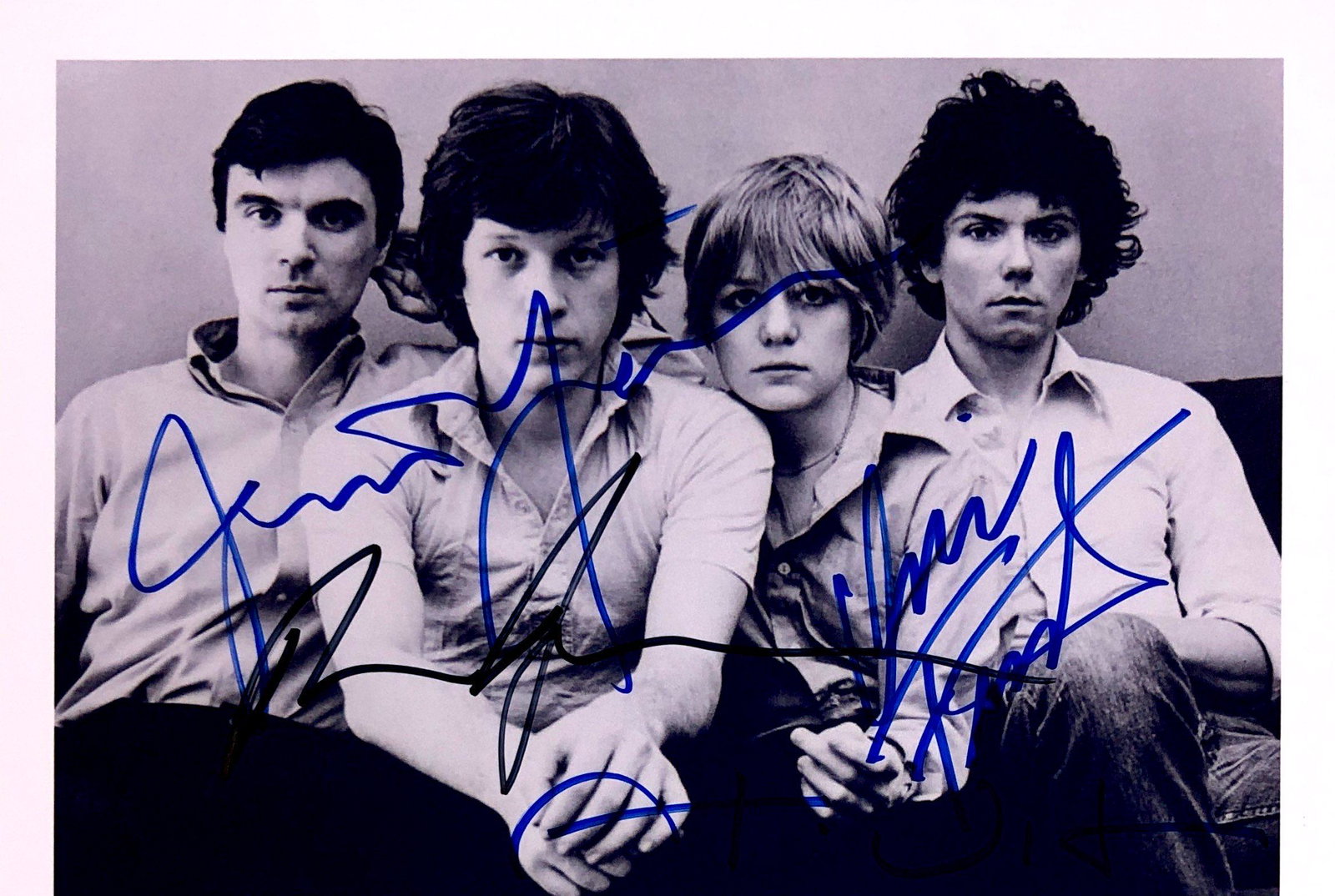 Talking Heads Autograph Signed Photo: Category: Autograph Photo CollectiblesSize: Width 8 inches x Height 5 inchesAutograph Includes: Talking HeadsItem is in great condition with no damage, unframedIf image of documentation is attached in