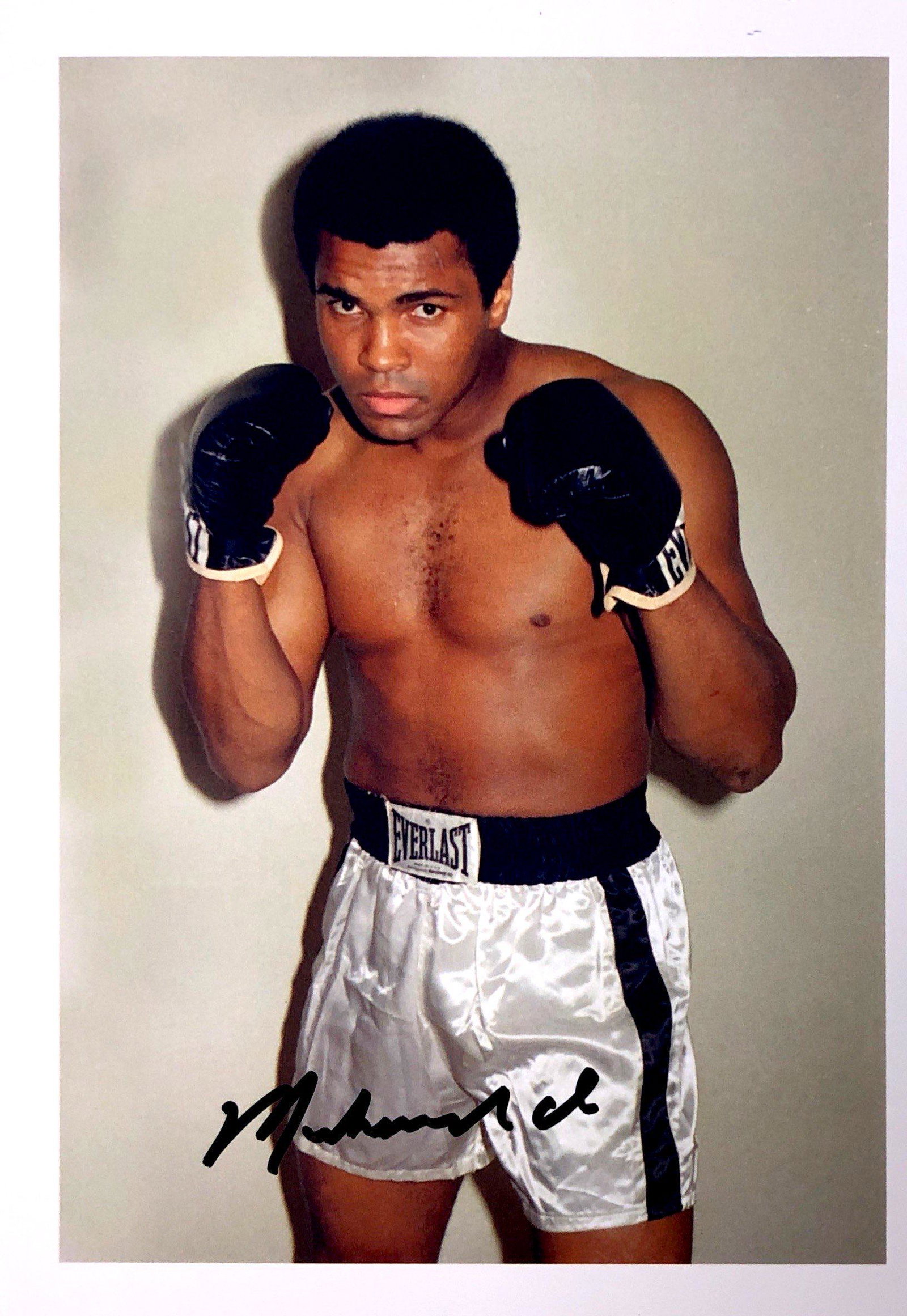 Muhammad Ali Autograph Signed Photo: Category: Autograph Photo CollectiblesSize: Width 8 inches x Height 5 inchesAutograph Includes: Muhammad AliItem is in great condition with no damage, unframedIf image of documentation is attached in 