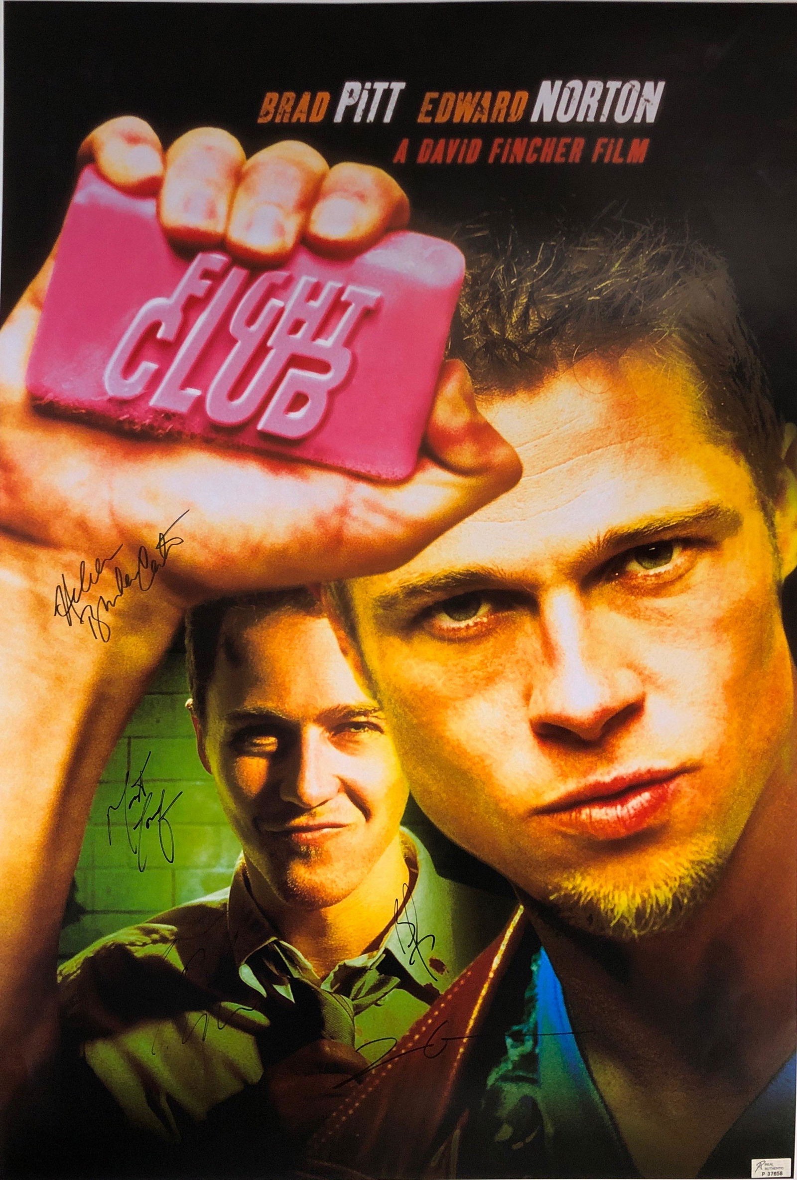 Brad Pitt Autograph Signed Fight Club Poster: Category: Autograph CollectiblesSize: Width 24 inches x Height 36 inchesAutograph Includes: Brad Pitt, Edward Norton, Meat Loaf, Zach Grenier, Helena Bonham CarterItem is in great condition with no da