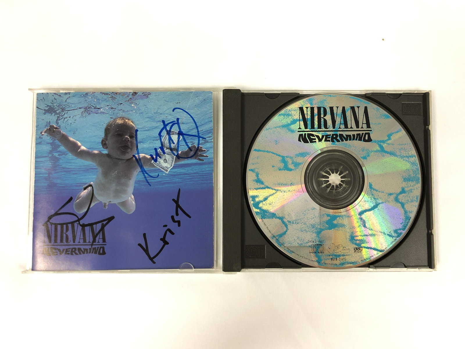 Kurt Cobain Autograph Signed Nirvana Nevermind Album: Category: Autograph CollectiblesAutograph Includes: Kurt Cobain, Krist Novoselic, Dave GrohlItem is in great condition with no damage, unframedIf image of documentation is attached in the listing, the