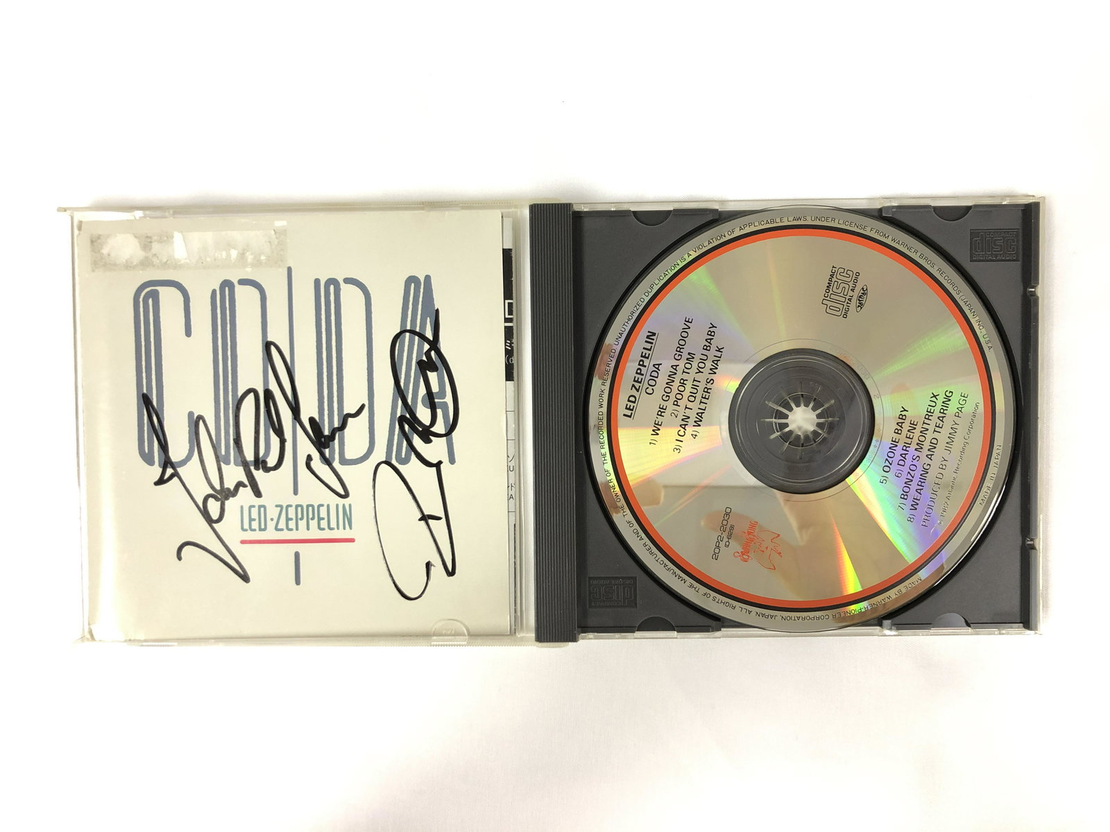 Robert Plant Autograph Signed Led Zeppelin Album: Category: Autograph CollectiblesAutograph Includes: Robert Plant, John Paul JonesItem is in great condition with no damage, unframedIf image of documentation is attached in the listing, the lot is sol