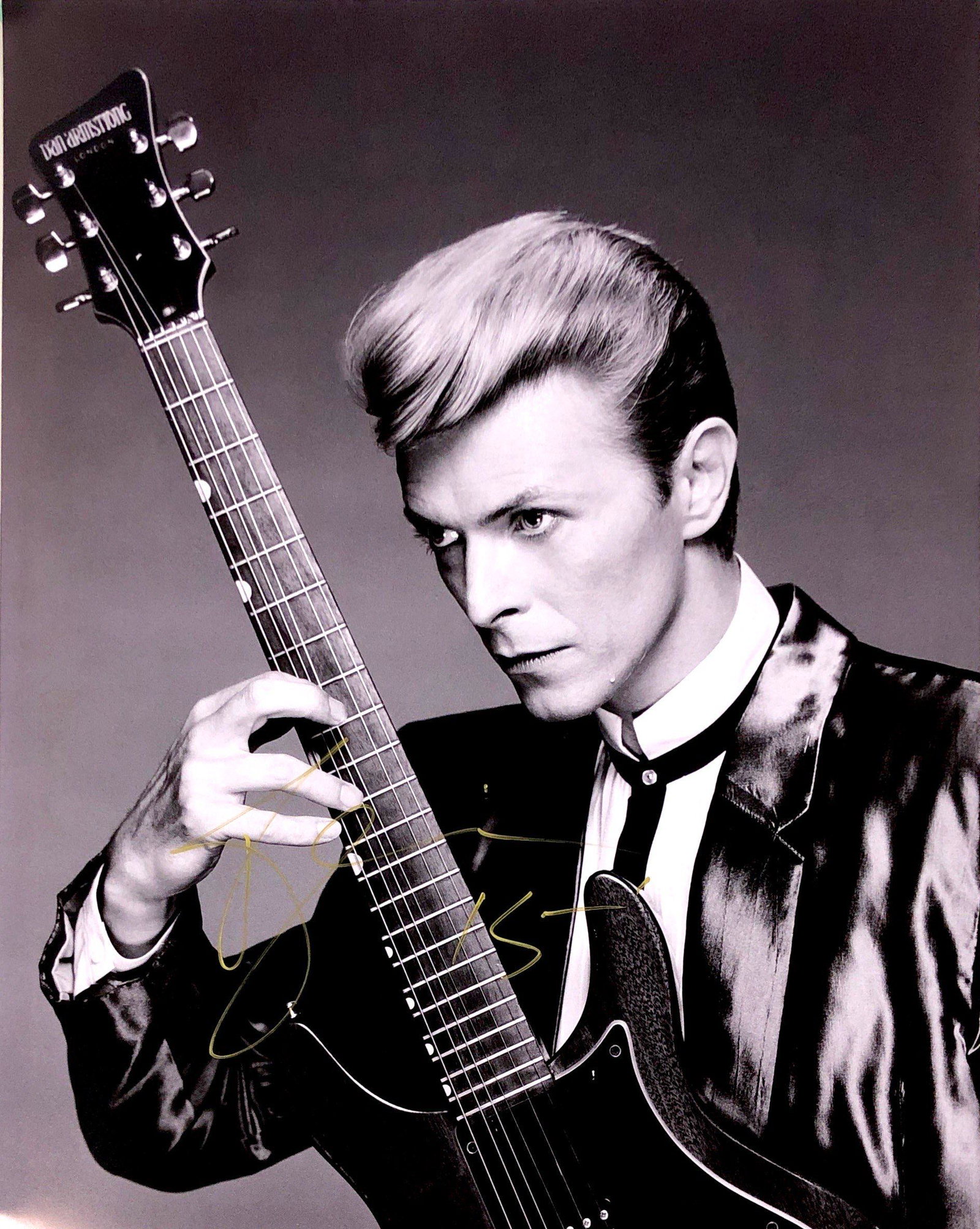 David Bowie Autograph Signed Poster: Category: Autograph Photo CollectiblesSize: Width 16 inches x Height 23 inchesAutograph Includes: David BowieItem is in great condition with no damage, unframedIf image of documentation is attached in