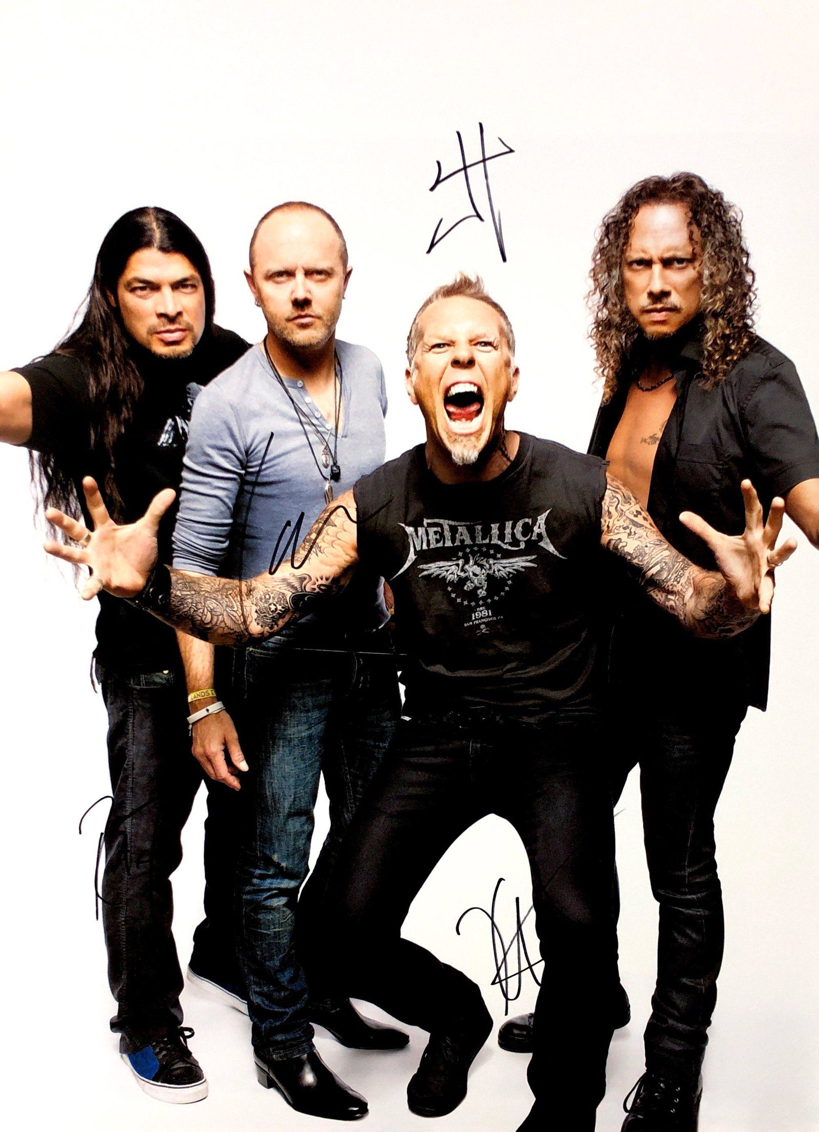 Metallica Autograph Signed Poster: Category: Autograph Photo CollectiblesSize: Width 16 inches x Height 23 inchesAutograph Includes: James Hetfield, Lars Ulrich, Kirk Hammett, Robert TrujilloItem is in great condition with no damage, u