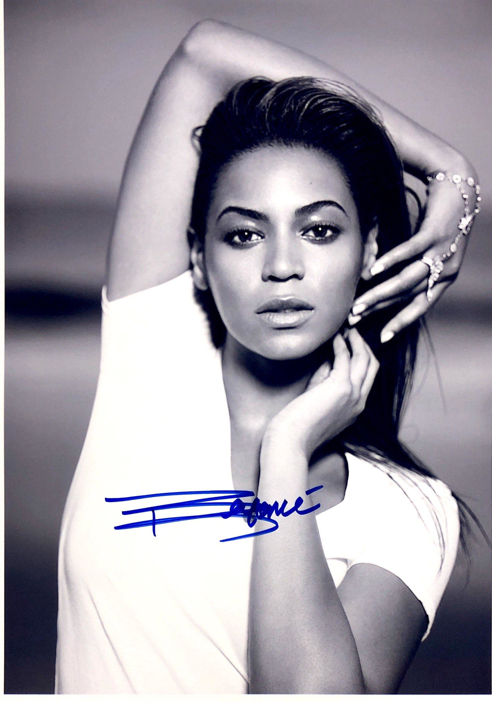 Beyonce Autograph Signed Photo: Category: Autograph Photo CollectiblesSize: Width 8 inches x Height 11 inchesAutograph Includes: BeyonceItem is in great condition with no damage, unframedIf image of documentation is attached in the