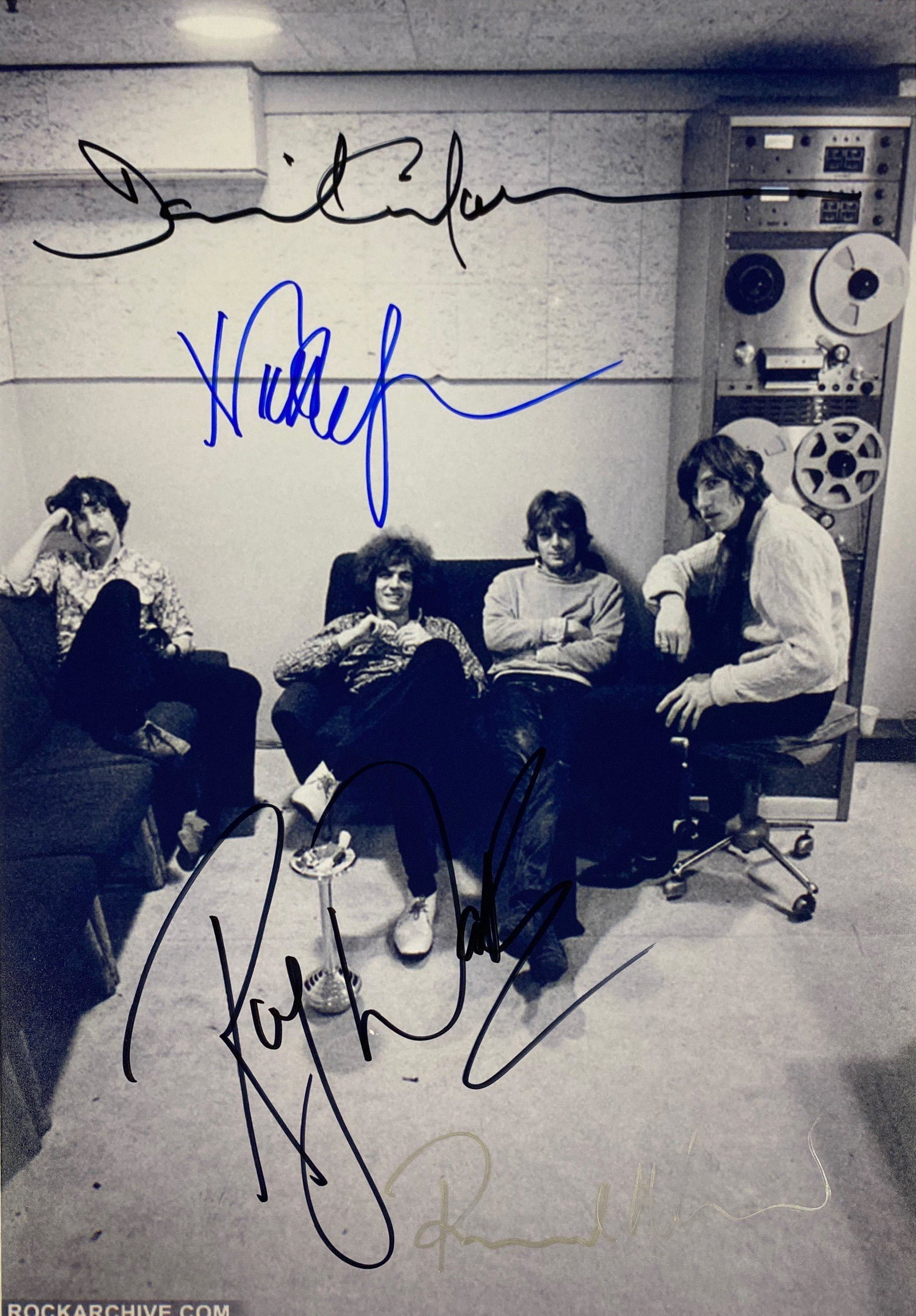 David Gilmour Autograph Signed Pink Floyd Photo: Category: Autograph CollectiblesSize: Width 8 inches x Height 10 inchesAutograph Includes: David Gilmour, Roger Waters, Richard Wright, Nick MasonItem is in great condition with no damage, unframedIf