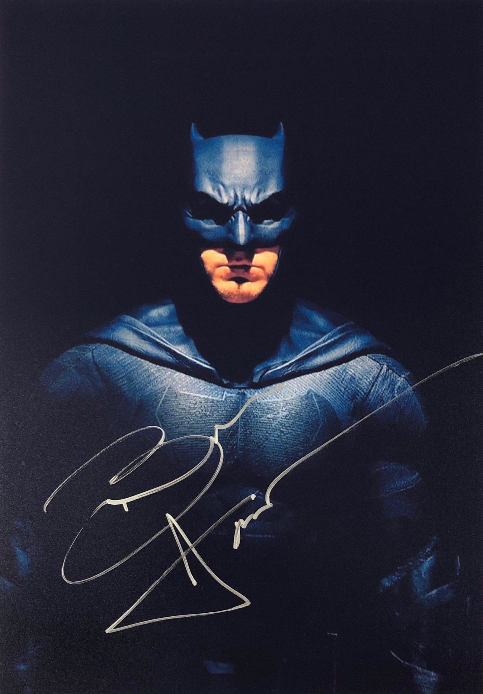 Justice League Photo Ben Affleck Autographed Signed: Category: Autograph Photo CollectiblesItem is in great condition with no damage, unframed If image of documentation is not attached in the listing, the lot is sold without documents. Please review our
