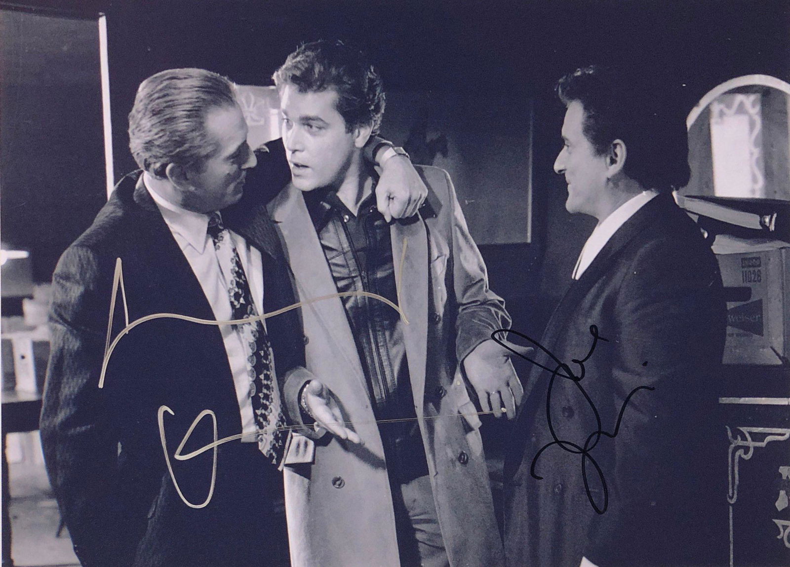 Goodfellas Photo Joe Pesci Robert De Niro Autographed: Category: Autograph Photo CollectiblesItem is in great condition with no damage, unframed If image of documentation is not attached in the listing, the lot is sold without documents. Please review our