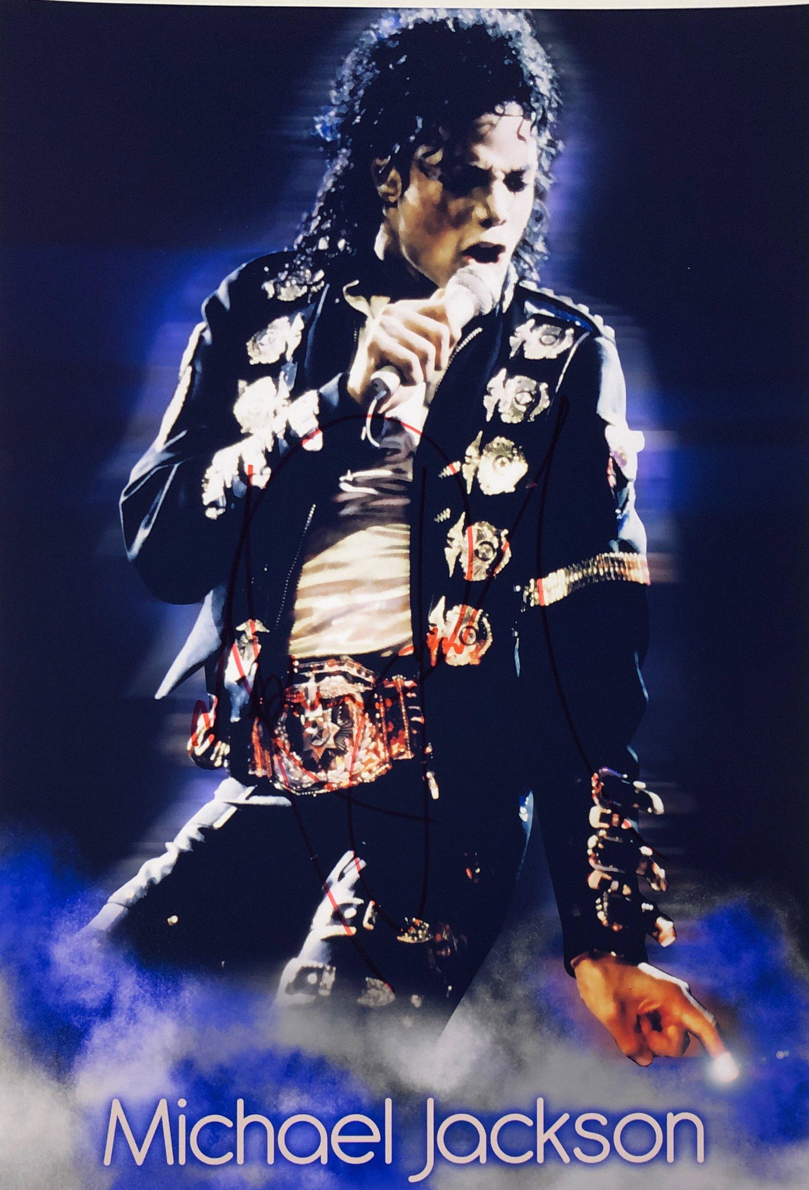 Michael Jackson Signed Photo: Category: Autograph Photo CollectiblesItem is in great condition with no damage, unframed If image of documentation is not attached in the listing, the lot is sold without documents. Please review our
