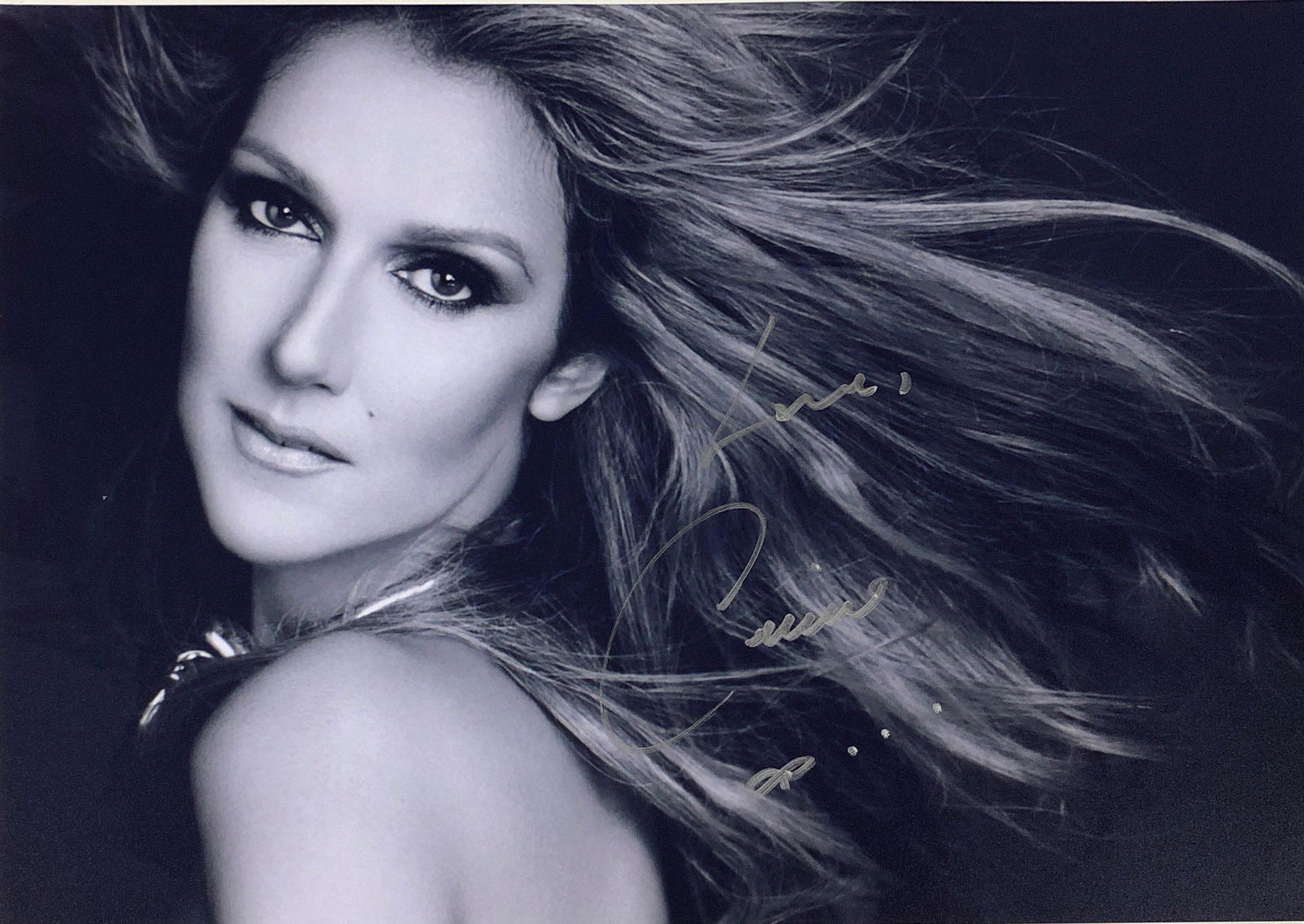 Celine Dion Photo Autograph Signed: Category: Autograph Photo CollectiblesItem is in great condition with no damage, unframed If image of documentation is not attached in the listing, the lot is sold without documents. Please review our