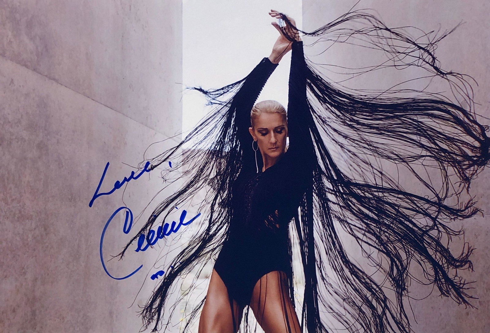 Celine Dion Signed Photo Autographed: Category: Autograph Photo CollectiblesItem is in great condition with no damage, unframed If image of documentation is not attached in the listing, the lot is sold without documents. Please review our