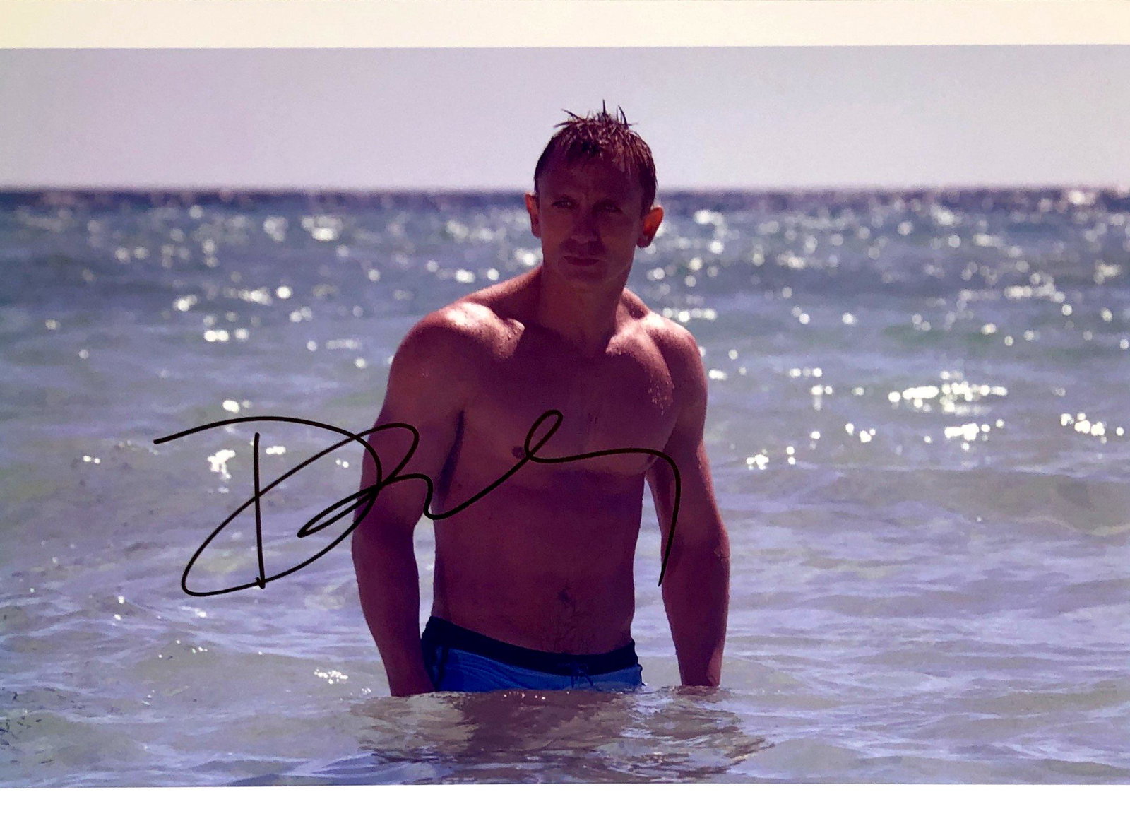 Signed James Bond 007 Daniel Craig Photo: Category: Autograph CollectiblesItem is in great condition with no damage, unframed If image of documentation is not attached in the listing, the lot is sold without documents. Please review our Terms