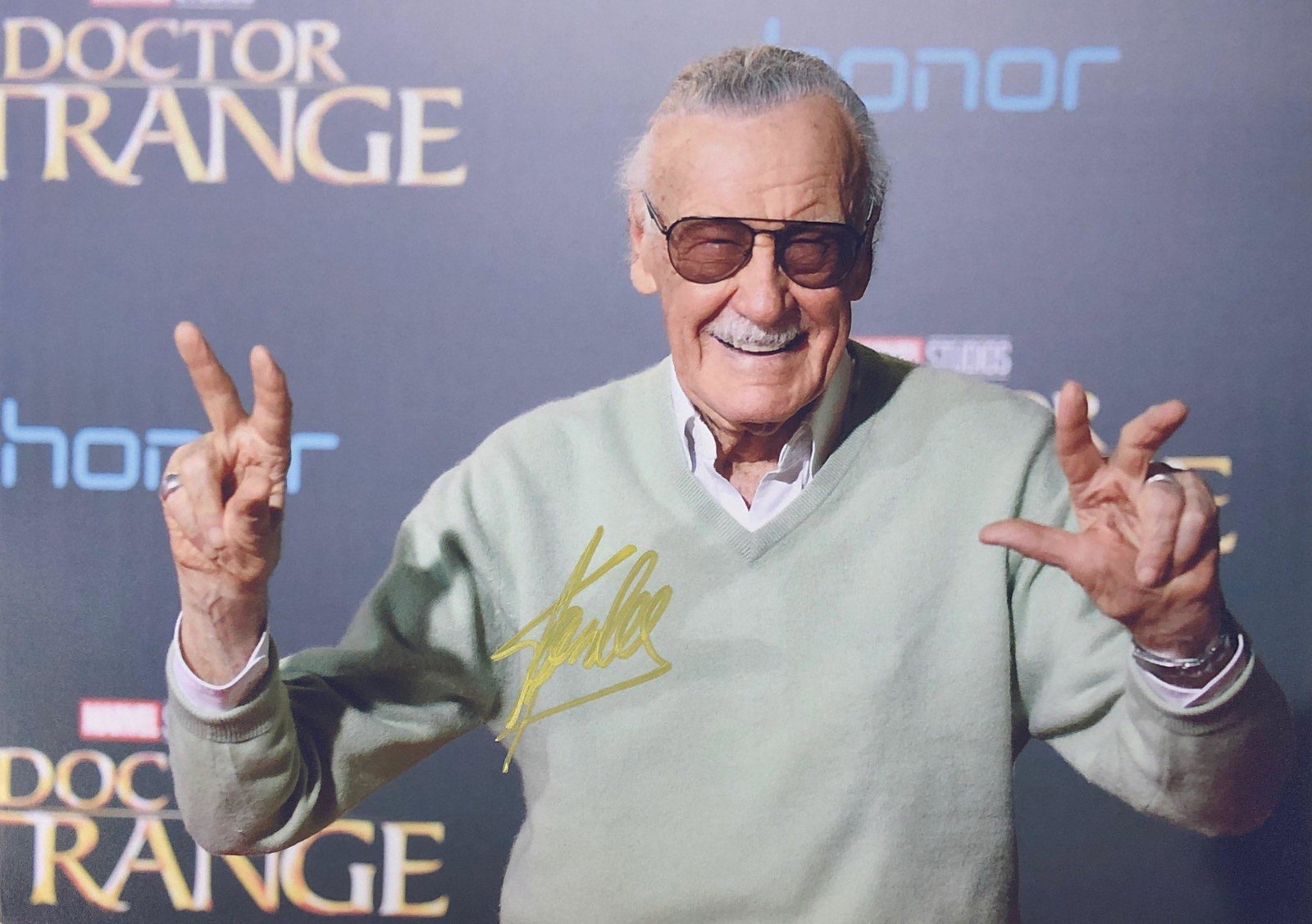 Stan Lee Autograph Signed Photo: Autographed by:Stan LeeSize: 8" x 10"Category: Autograph CollectiblesItem is in great condition with no damage, unframed If image of documentation is not attached in the listing, the lot is sold witho