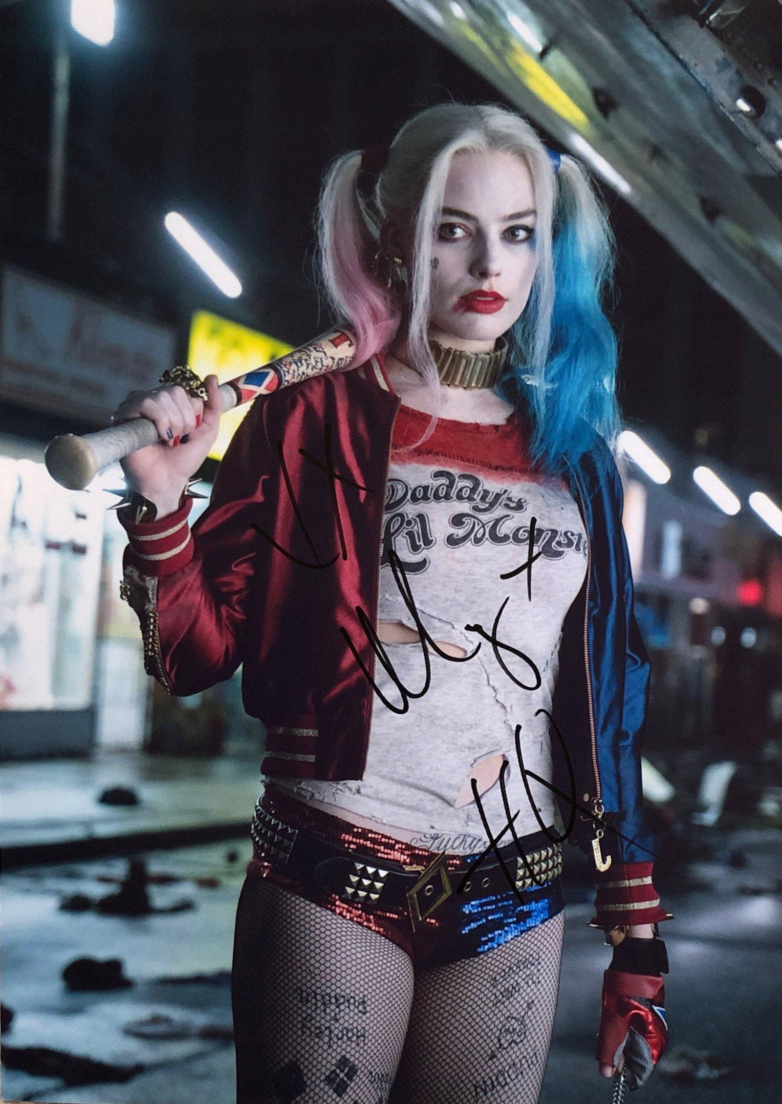 DC Harley Quinn Margot Robbie Autographed Signed Photo: Autographed by:Margot RobbieSize: 8" x 10"Category: Autograph CollectiblesItem is in great condition with no damage, unframed If image of documentation is not attached in the listing, the lot is sold 