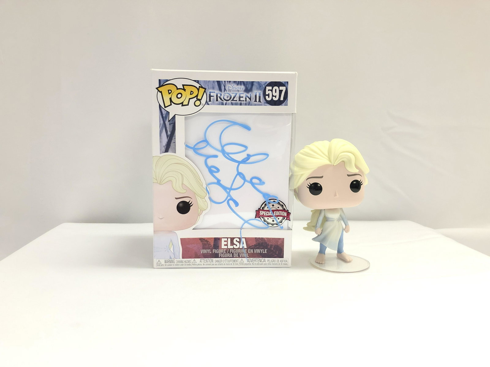 Frozen 2 Elsa Idina Menzel SIGNED Funko Pop: Autographed by:Idina MenzelCategory: Autograph CollectiblesItem is in great condition with no damage, unframed If image of documentation is not attached in the listing, the lot is sold without documen