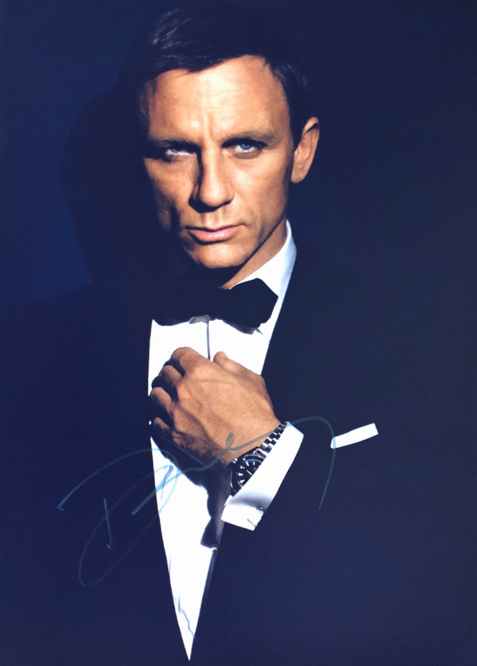 James Bond 007 Daniel Craig Signed Photo: Autographed by:Daniel CraigSize: 8" x 10"Authentication Code: PC38021Item is in great condition with no damage, unframed If image of documentation is not attached in the listing, the lot is sold witho