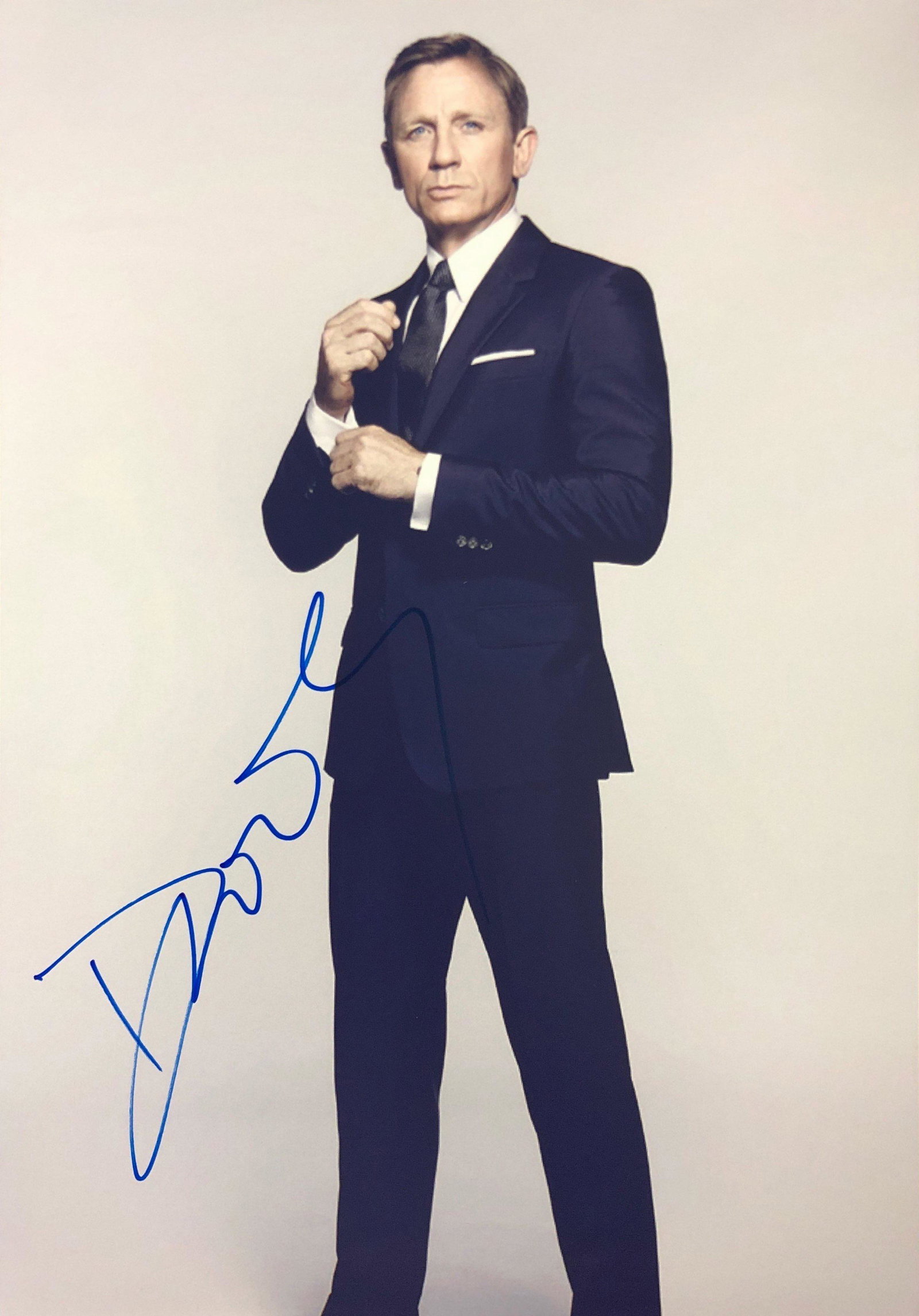 James Bond 007 Daniel Craig Signed Photo: Autographed by:Daniel CraigSize: 8" x 10"Authentication Code: PC38020Item is in great condition with no damage, unframed If image of documentation is not attached in the listing, the lot is sold witho