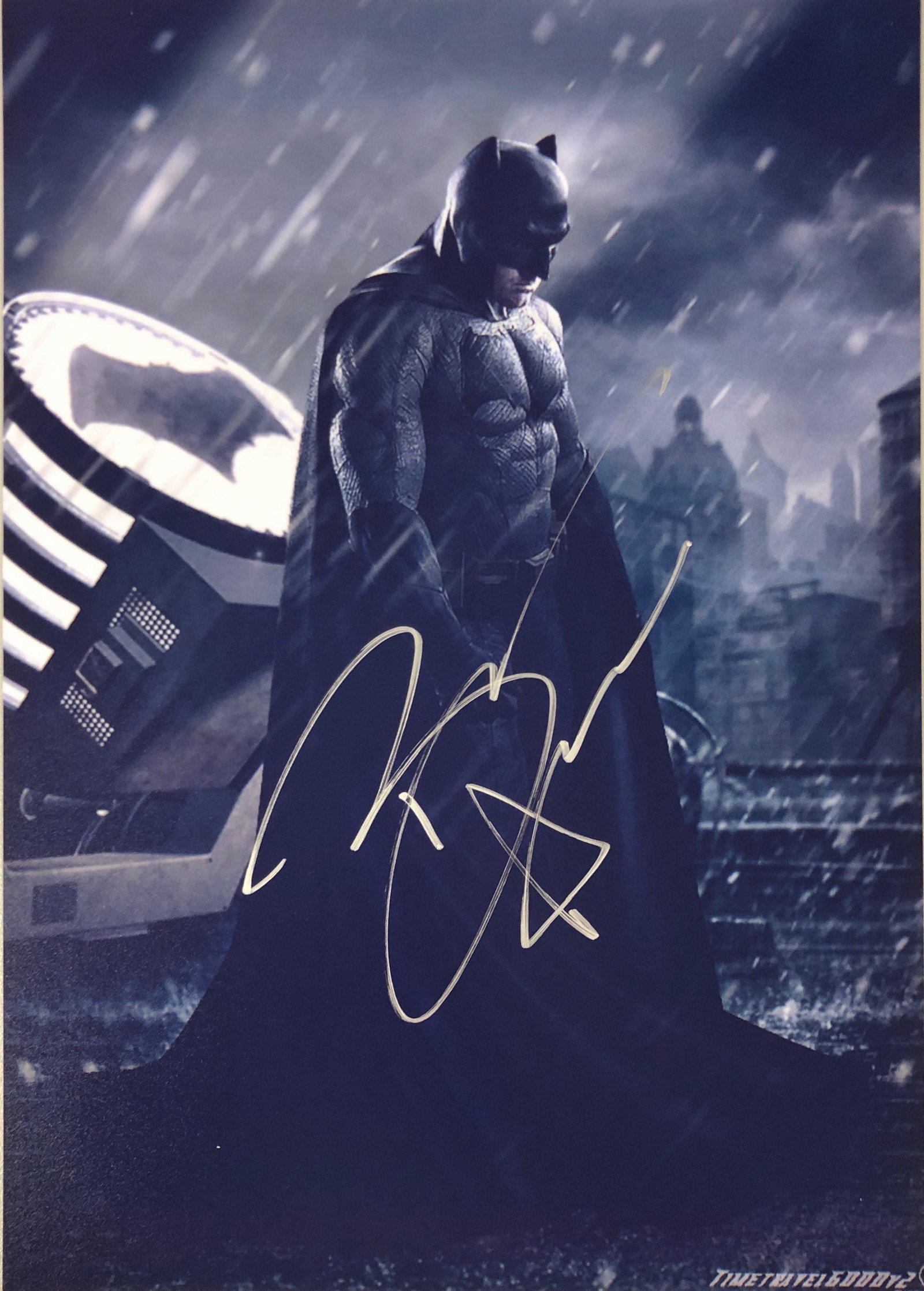 Batman Ben Affleck Signed Photo: Autographed by:Ben AffleckSize: 8" x 10"Authentication Code: PC25513Item is in great condition with no damage, unframed If image of documentation is not attached in the listing, the lot is sold withou