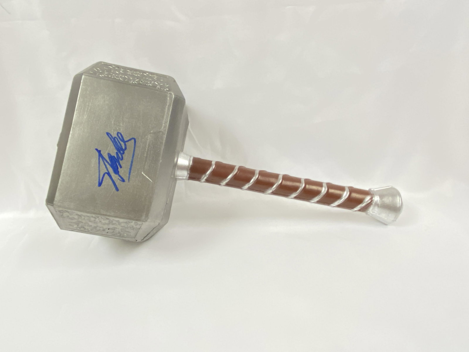 Thor Chris Hemsworth Signed Hammer: Autographed by:Chris Hemsworth, Stan LeeAuthentication Code: MP32802Item is in great condition with no damage, unframed If image of documentation is not attached in the listing, the lot is sold withou