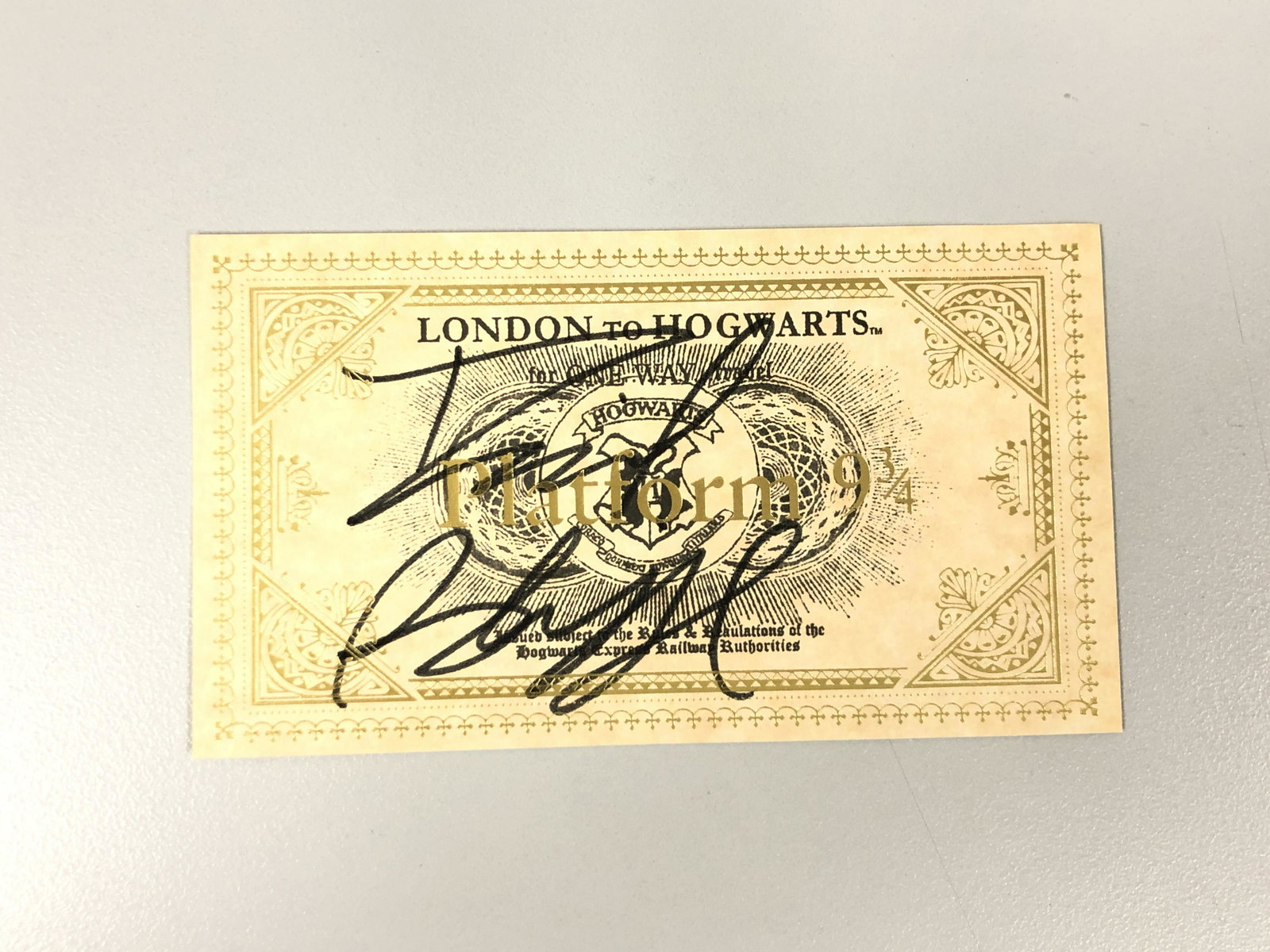 Harry Potter Daniel Radcliffe Signed Ttrain Ticket: Autographed by:Daniel RadcliffeAuthentication Code: MP32859Item is in great condition with no damage, unframed If image of documentation is not attached in the listing, the lot is sold without documen