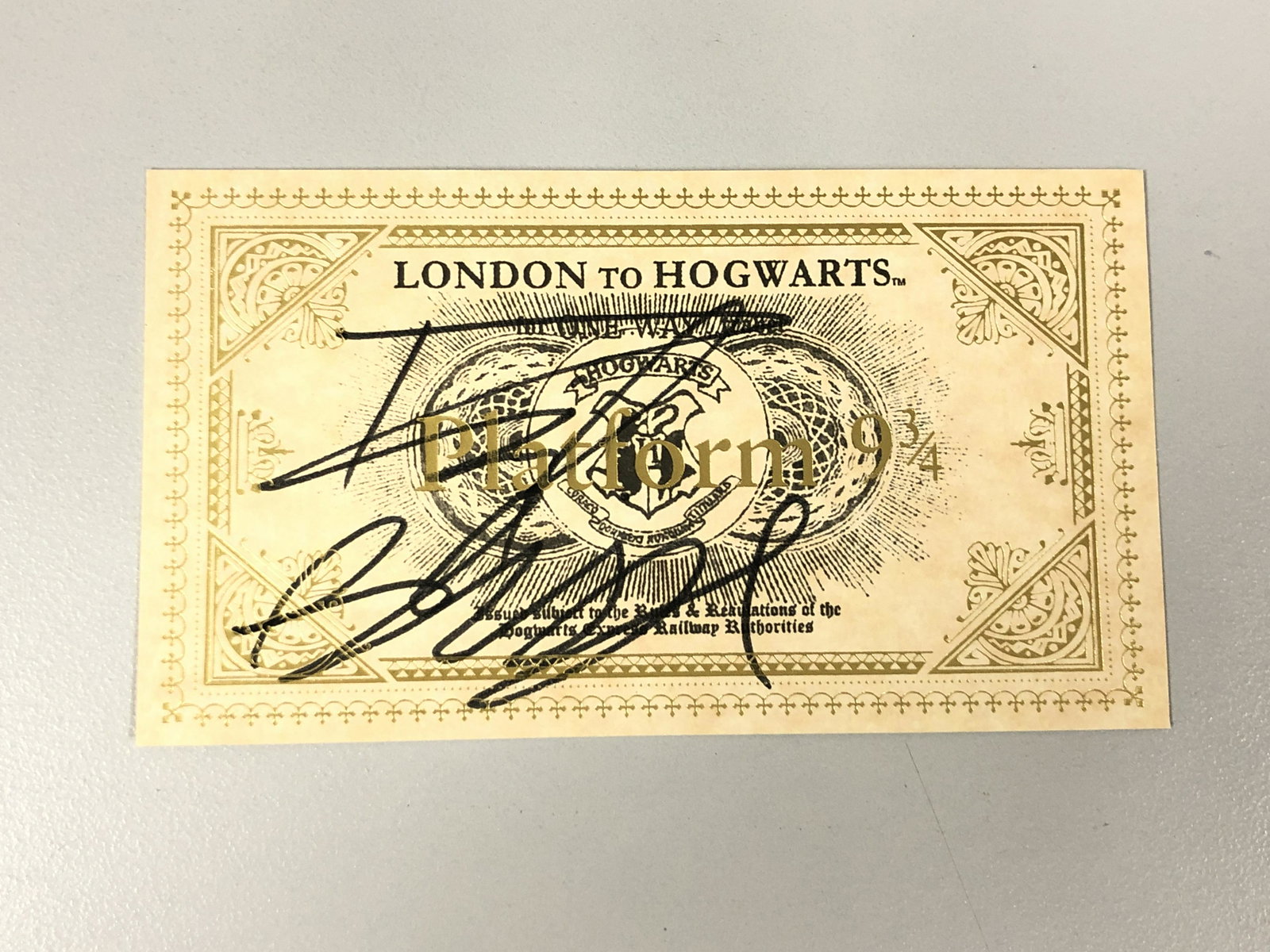 Harry Potter Daniel Radcliffe Signed Ttrain Ticket: Autographed by:Daniel RadcliffeAuthentication Code: MP32860Item is in great condition with no damage, unframed If image of documentation is not attached in the listing, the lot is sold without documen
