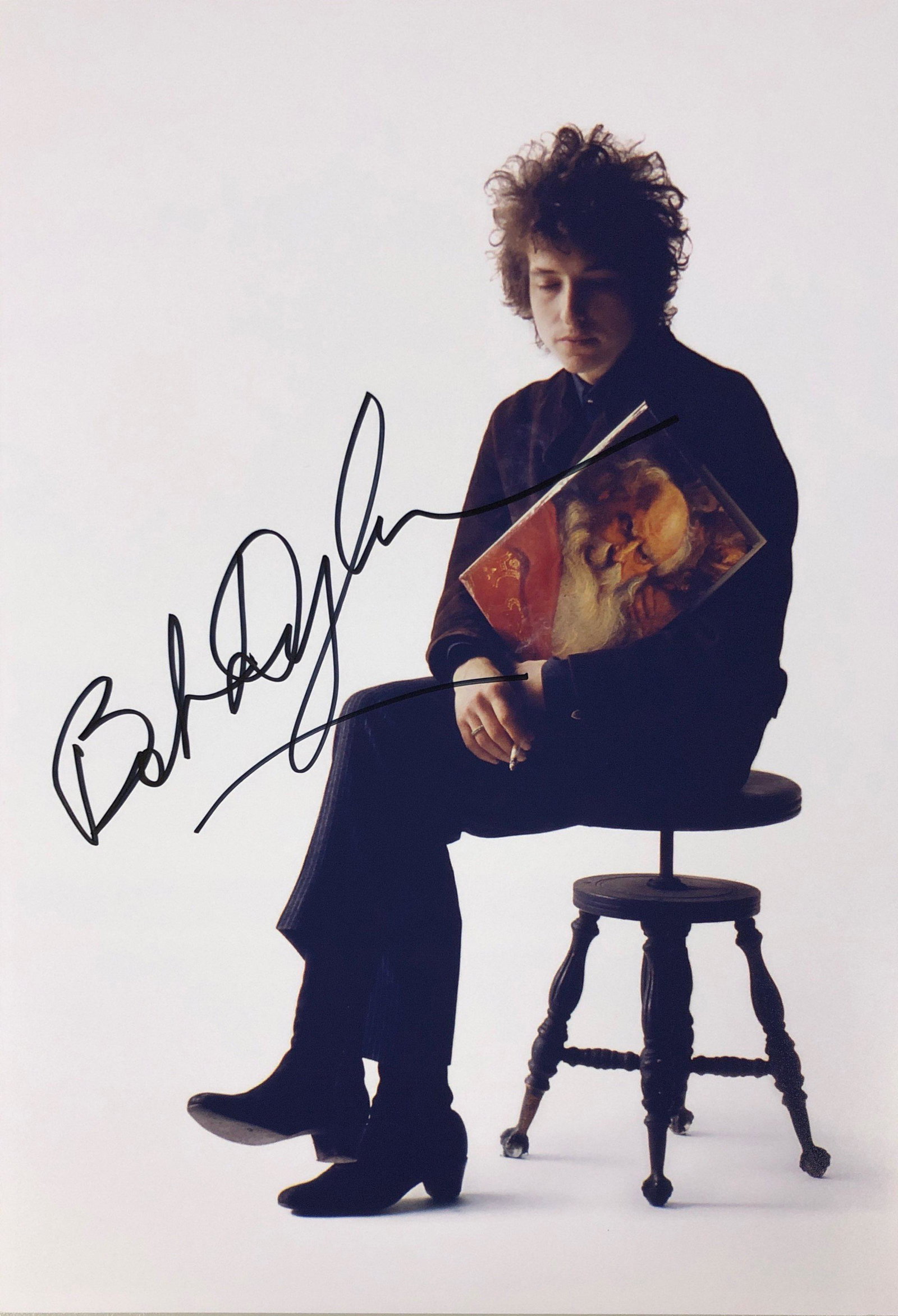 Bob Dylan Signed Photo: Autographed by:Bob DylanAuthentication Code: PC26170Item is in great condition with no damage, unframed If image of documentation is not attached in the listing, the lot is sold without documents. Ple