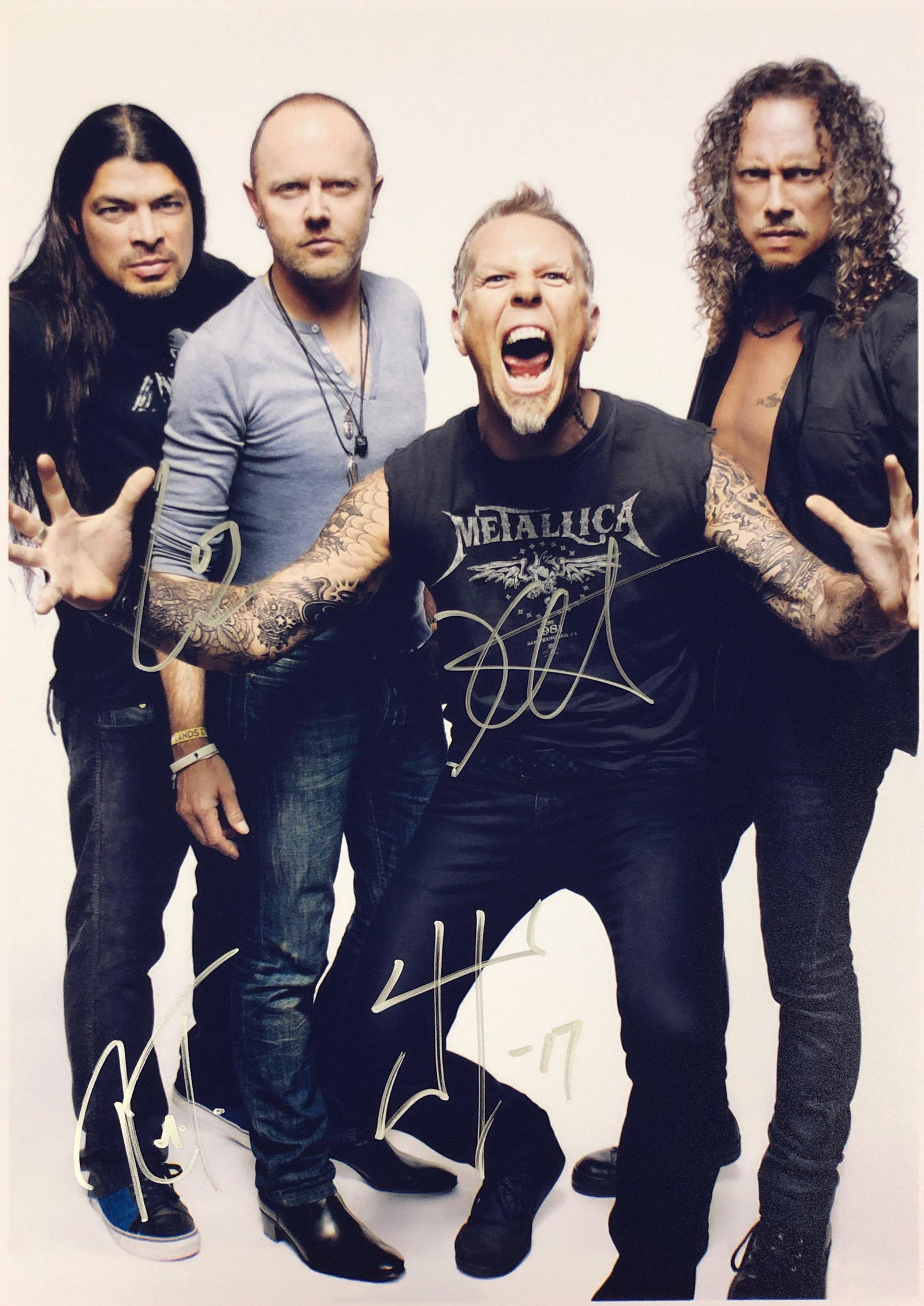 Metallica Signed Photo: Autographed by:Kirk Hammett, James Hetfield, Lars Ulrich, Robert TrujilloAuthentication Code: PC26305Item is in great condition with no damage, unframed If image of documentation is not attached in th