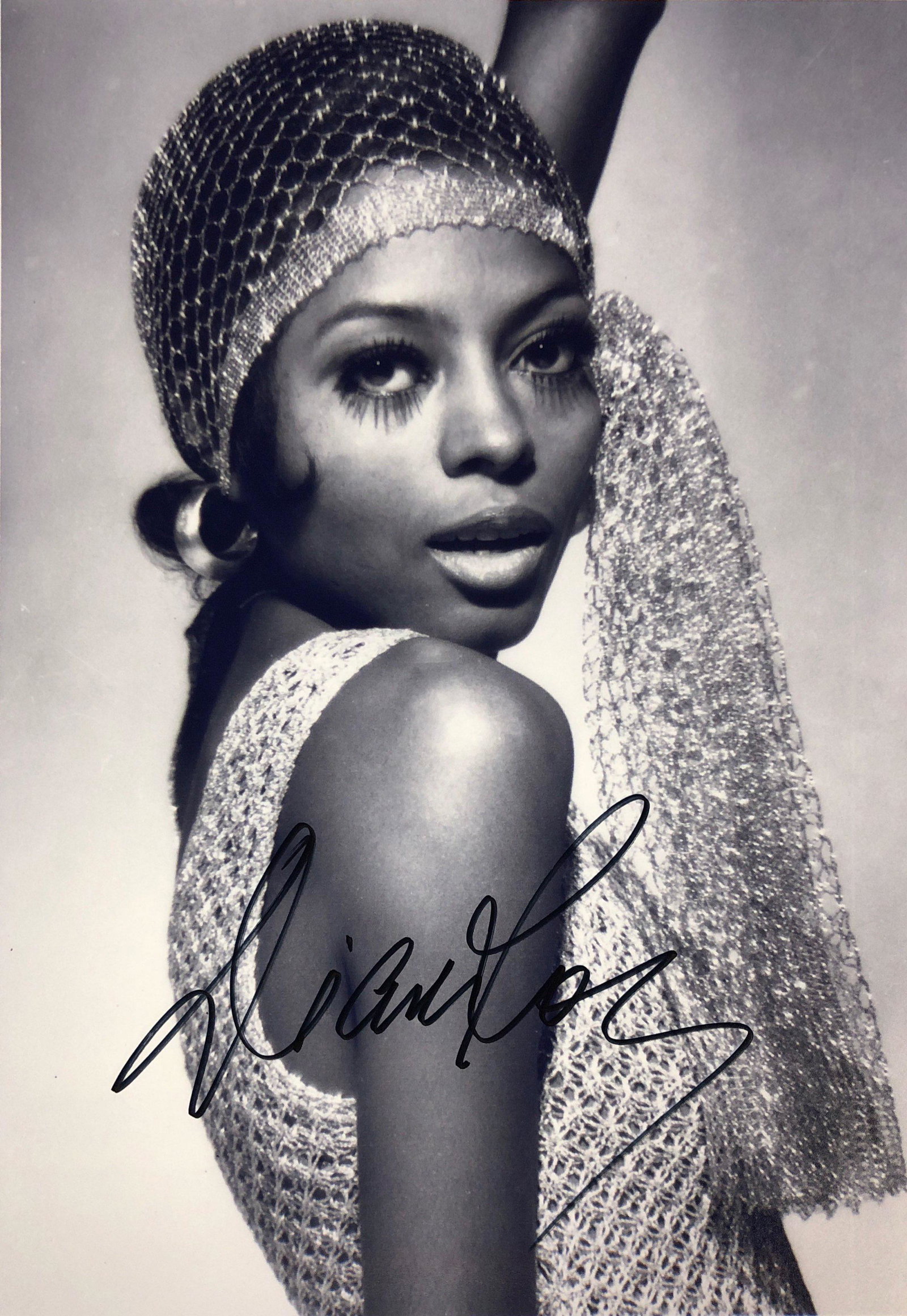 Diana Ross Signed Photo: Autographed by:Diana RossSize : 8" x 10"Authentication Code: PC26473Item is in great condition with no damage, unframed If image of documentation is not attached in the listing, the lot is sold withou