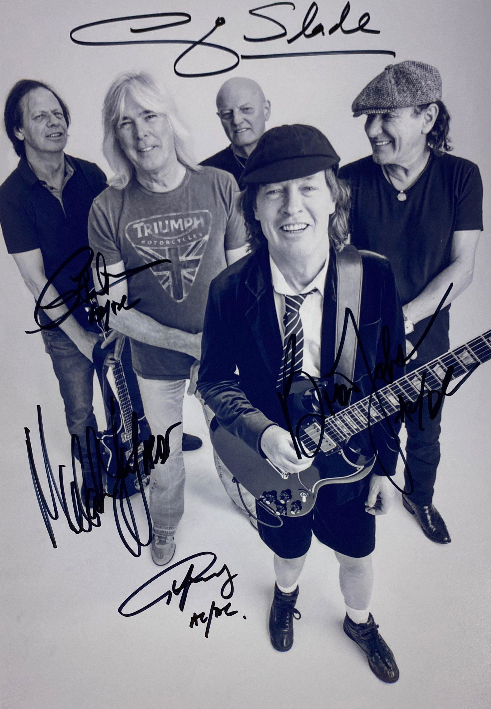 ACDC Angus Young Signed Photo: Autographed by:Angus Young, Brian Johnson, Cliff William, Chris Slade, Malcolm YoungSize : 8" x 10"Authentication Code: PC26532Item is in great condition with no damage, unframed If image of documenta