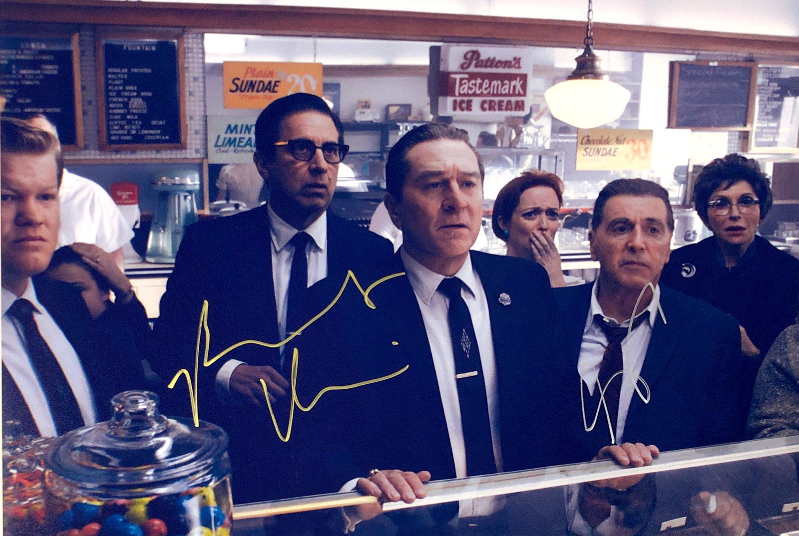 Robert De Niro Autograph Signed Irishman Photo: Category: Autograph Photo CollectiblesSize: Width 8 inches x Height 10 inchesAutograph Includes: Robert De NiroItem is in great condition with no damage, unframedIf image of documentation is not attac