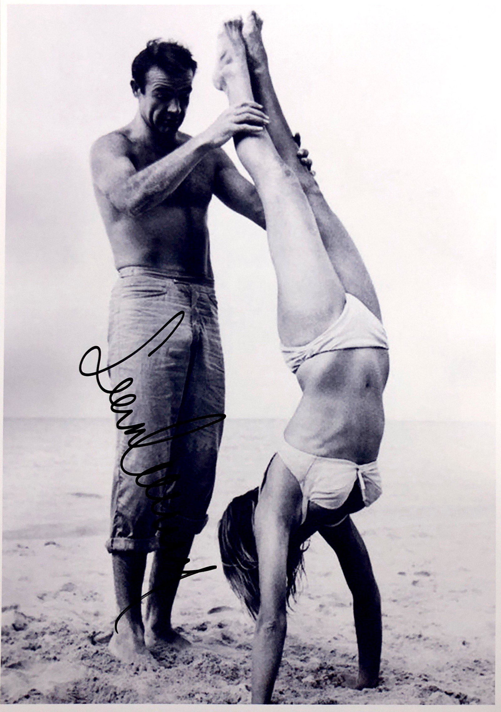 Sean Connery Autograph Signed James Bond 007 Photo: Category: Autograph Photo CollectiblesSize: Width 8 inches x Height 10 inchesAutograph Includes: Sean ConneryItem is in great condition with no damage, unframedIf image of documentation is not attache