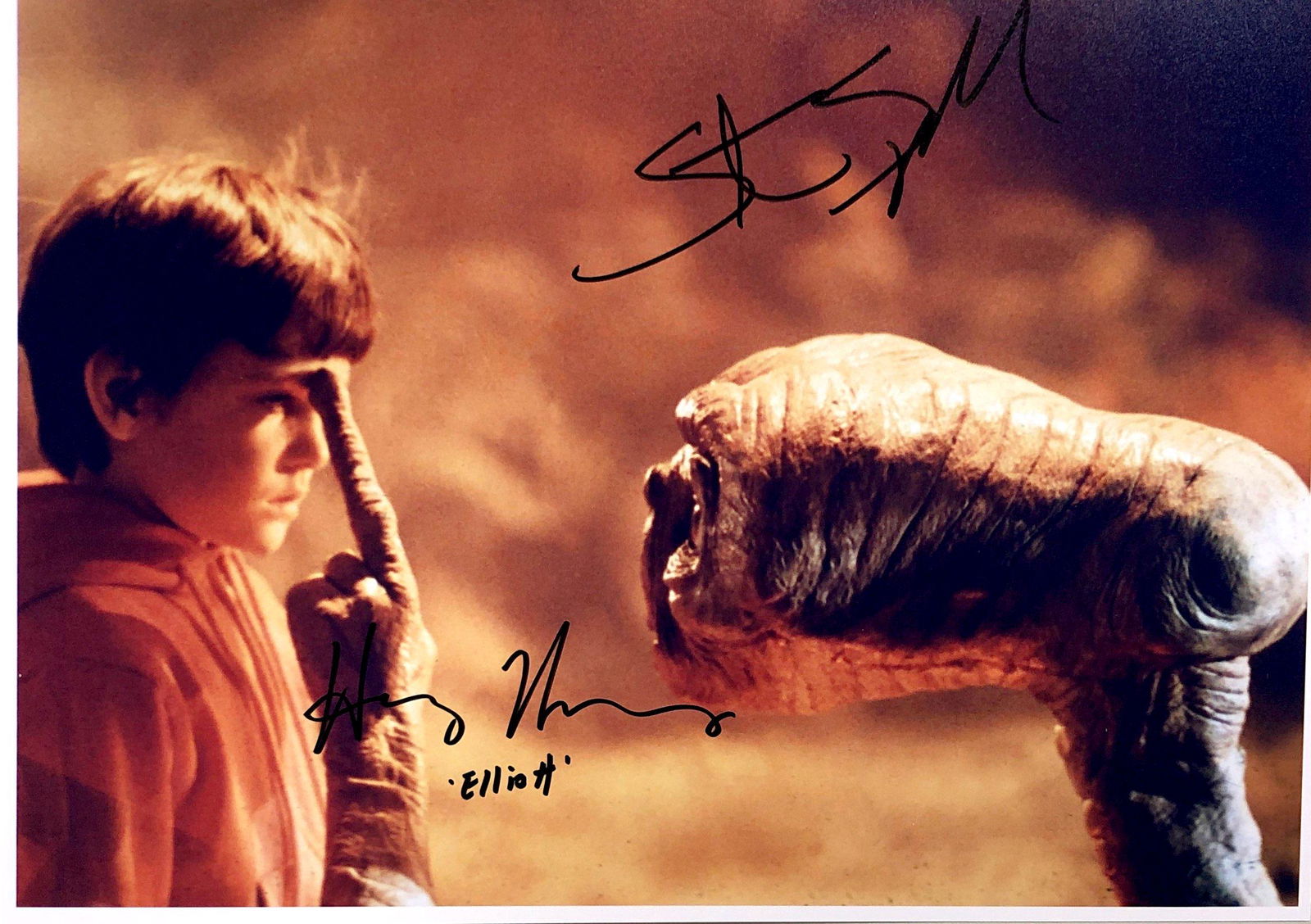Steven Spielberg Henry Thomas Autograph Signed ET Photo: Category: Autograph Photo CollectiblesSize: Width 8 inches x Height 10 inchesAutograph Includes: Steven Spielberg, Henry ThomasItem is in great condition with no damage, unframedIf image of documentat
