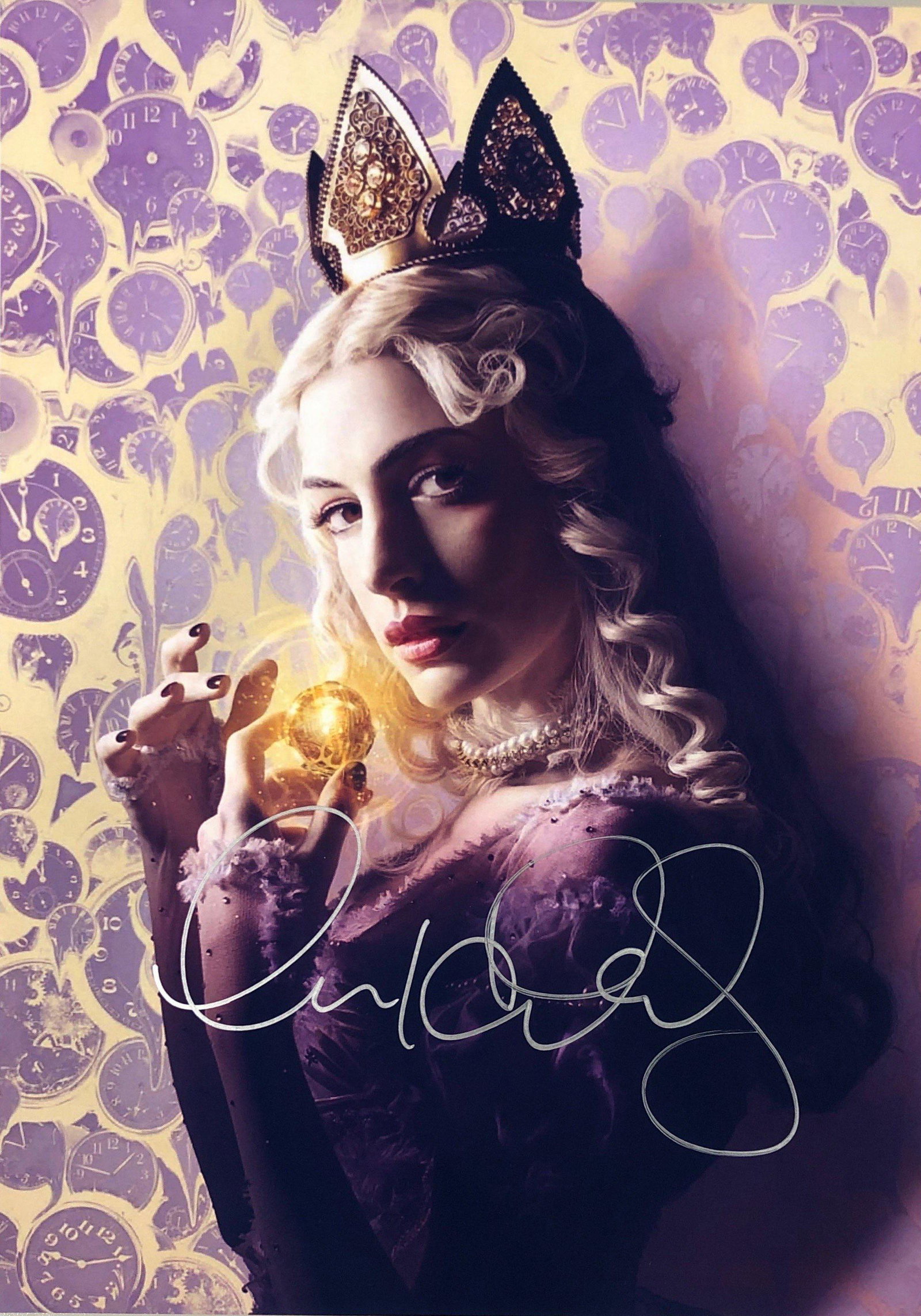 Anne Hathaway Autograph Signed Alice in Wonderland: Category: Autograph Photo CollectiblesSize: Width 8 inches x Height 10 inchesAutograph Includes: Anne HathawayItem is in great condition with no damage, unframedIf image of documentation is not attach