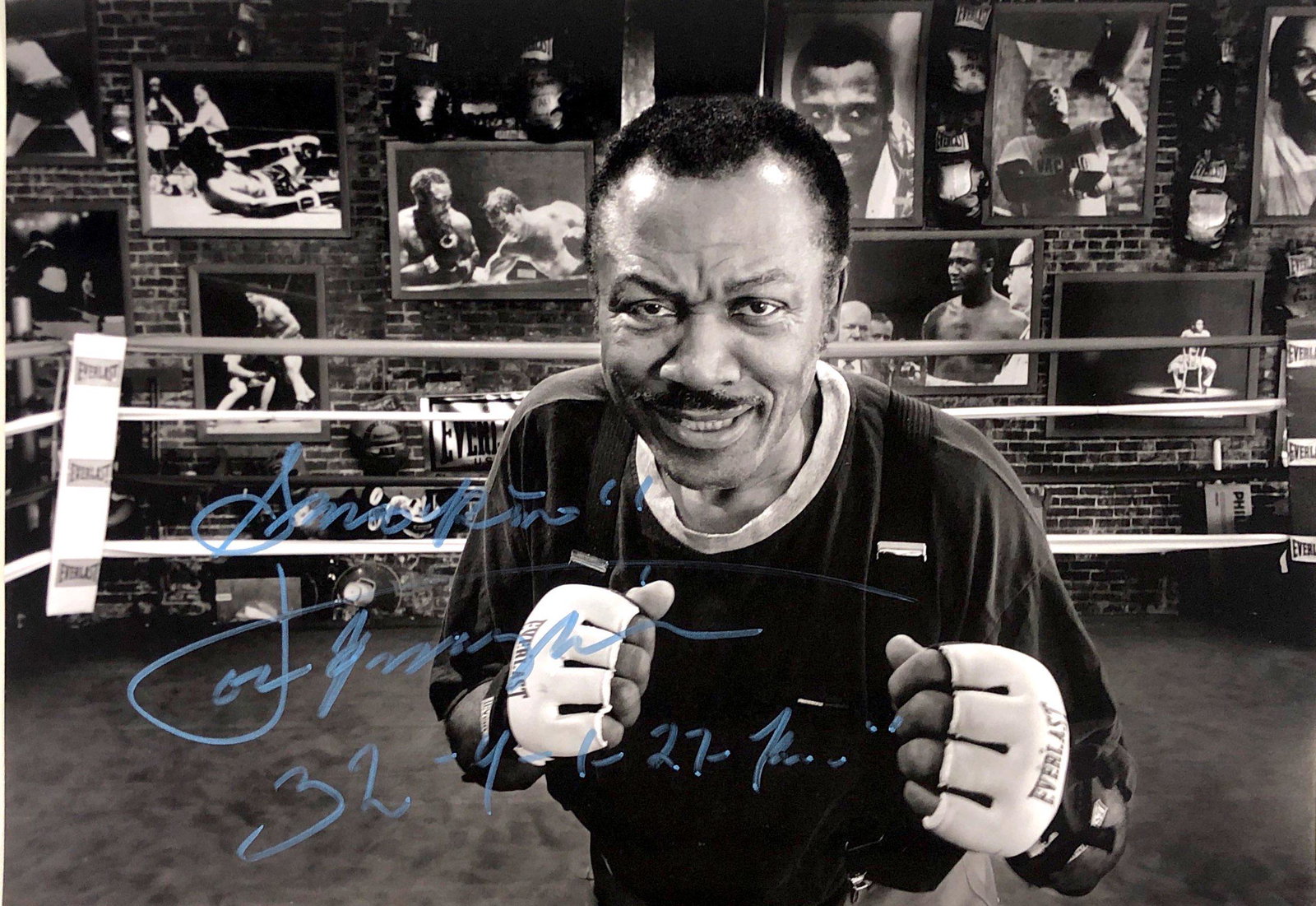 Joe Frazier Autograph Signed Photo: Category: Autograph Photo CollectiblesSize: Width 8 inches x Height 10 inchesAutograph Includes: Joe FrazierItem is in great condition with no damage, unframedIf image of documentation is not attached