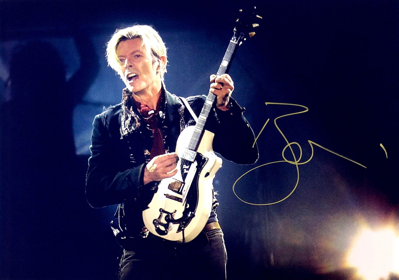 David Bowie Autograph Signed Photo: Category: Autograph Photo CollectiblesSize: Width 8 inches x Height 10 inchesAutograph Includes: David BowieItem is in great condition with no damage, unframedIf image of documentation is not attached