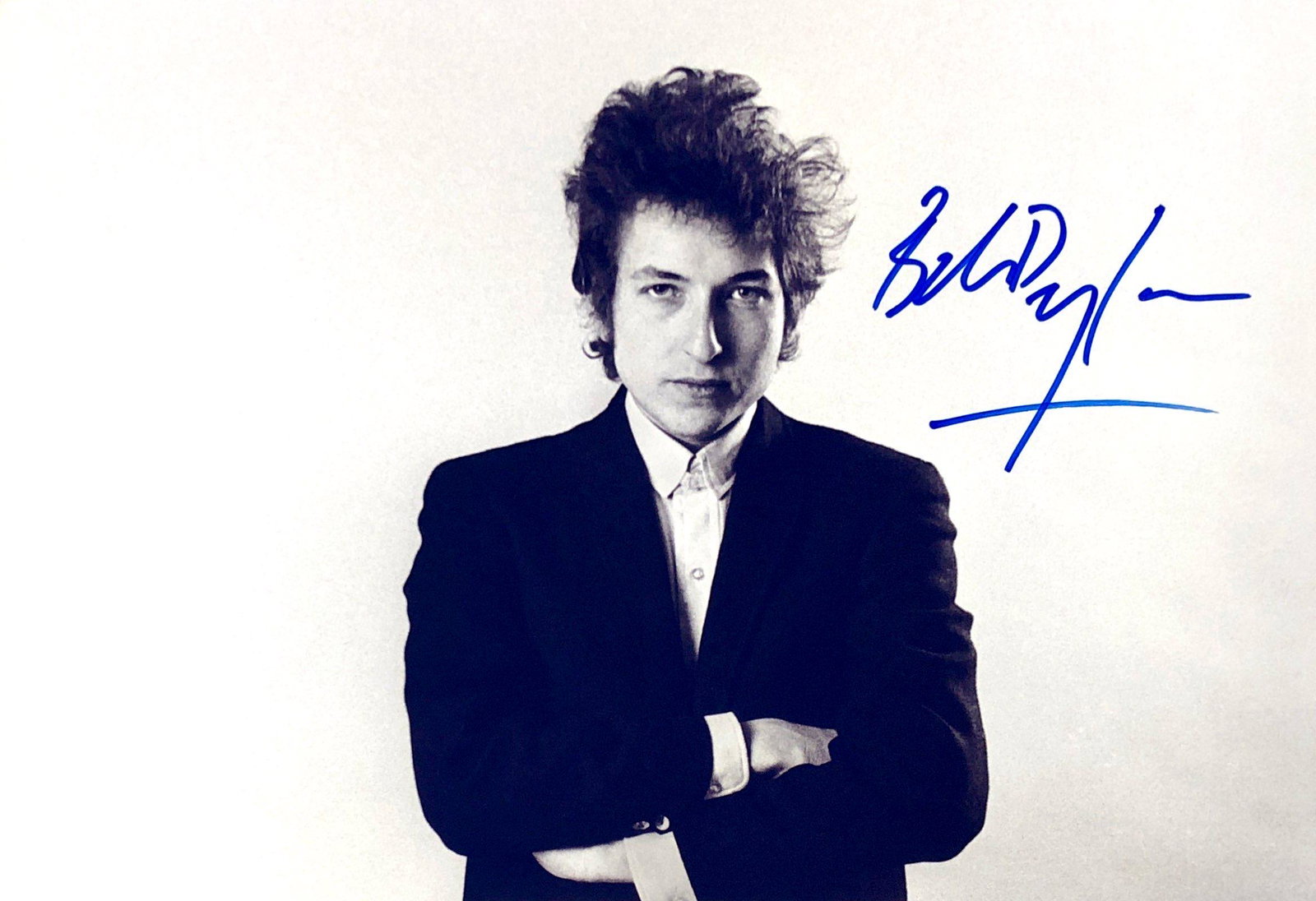 Bob Dylan Autograph Signed Photo: Category: Autograph Photo CollectiblesSize: Width 8 inches x Height 10 inchesAutograph Includes: Bob DylanItem is in great condition with no damage, unframedIf image of documentation is not attached i