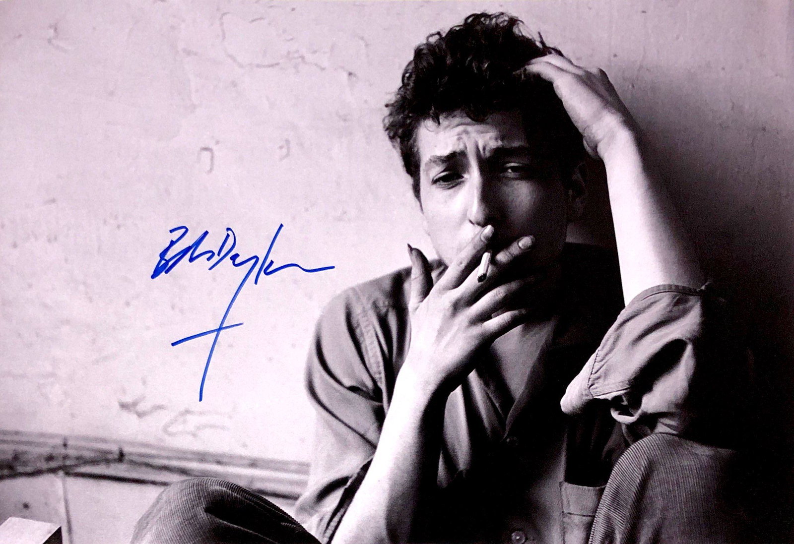 Bob Dylan Autograph Signed Poster: Category: Autograph Photo CollectiblesSize: Width 11 inches x Height 16 inchesAutograph Includes: Bob DylanItem is in great condition with no damage, unframedIf image of documentation is attached in t