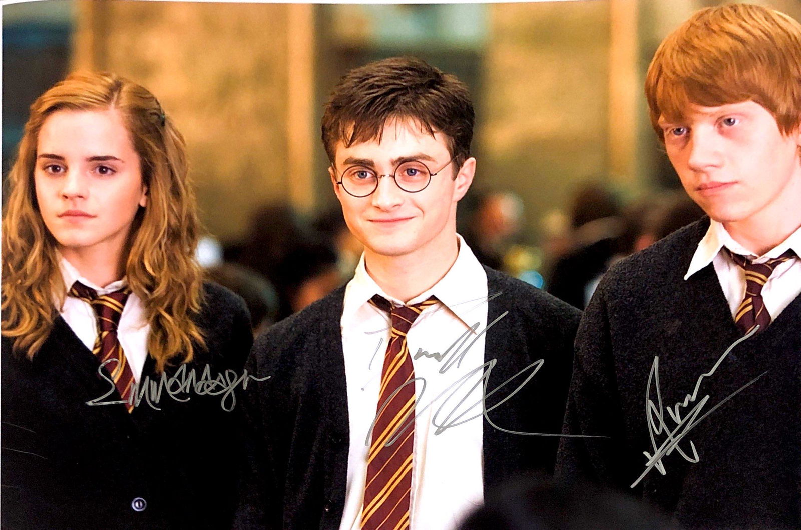 Daniel Radcliffe Autograph Signed Harry Potter Poster: Category: Autograph CollectiblesSize: Width 16 inches x Height 11 inchesAutograph Includes: Daniel Radcliffe, Emma Watson, Rupert GrintItem is in great condition with no damage, unframedIf image of do