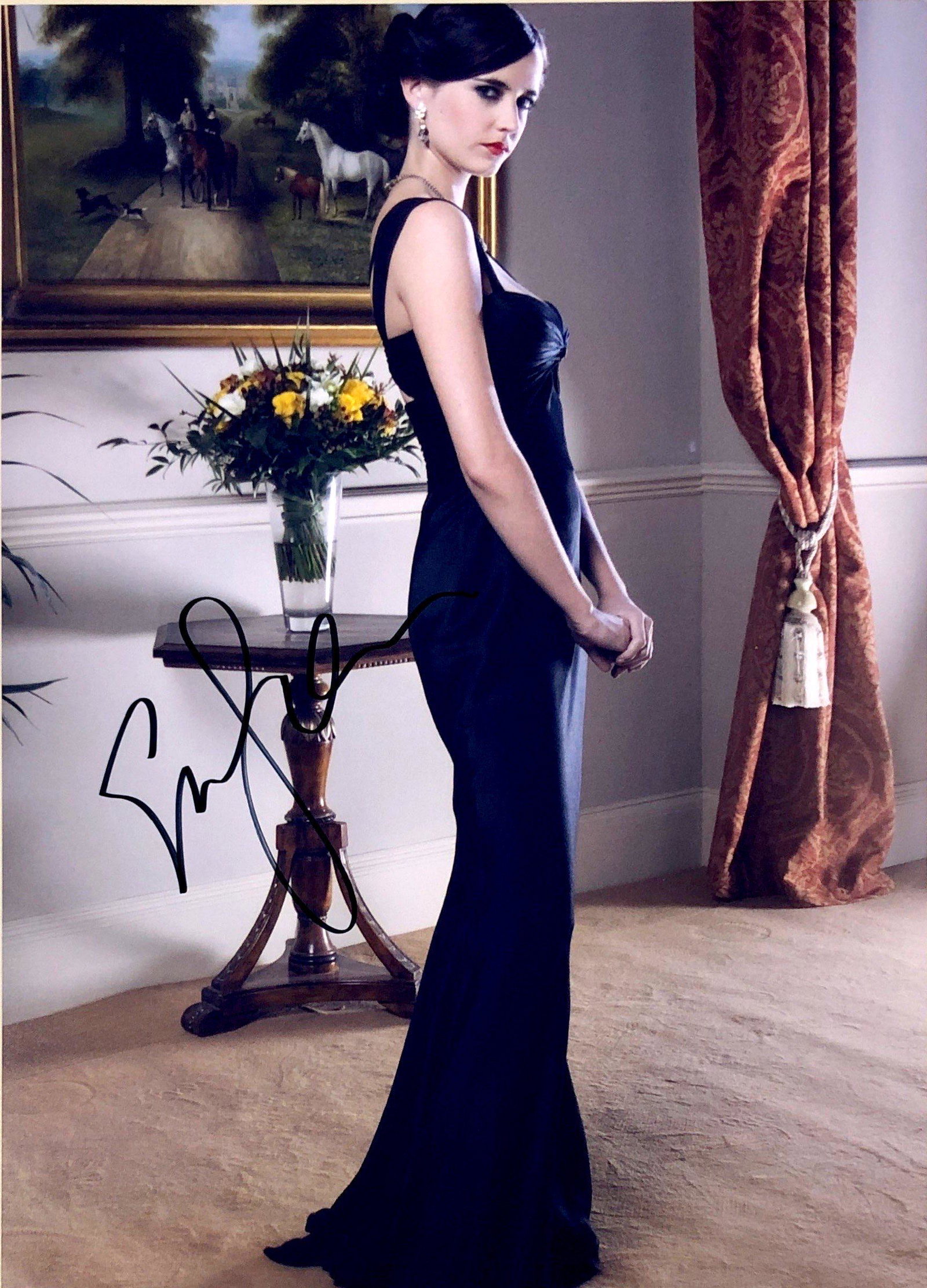 Eva Green Autograph Signed James Bond 007 Photo: Category: Autograph CollectiblesSize: Width 8 inches x Height 10 inchesAutograph Includes: Eva GreenItem is in great condition with no damage, unframedIf image of documentation is attached in the list
