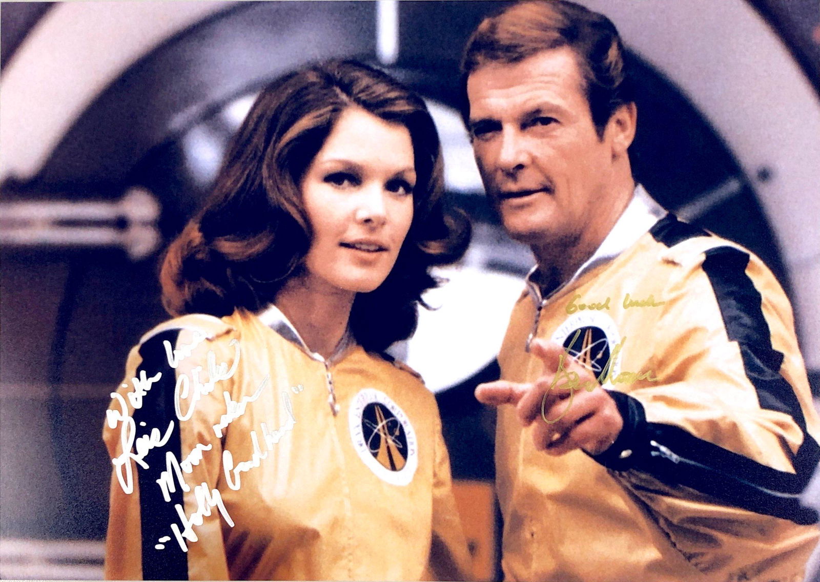 Roger Moore Autograph Signed James Bond 007 Photo: Category: Autograph CollectiblesSize: Width 8 inches x Height 10 inchesAutograph Includes: Roger Moore, Lois ChilesItem is in great condition with no damage, unframedIf image of documentation is attac