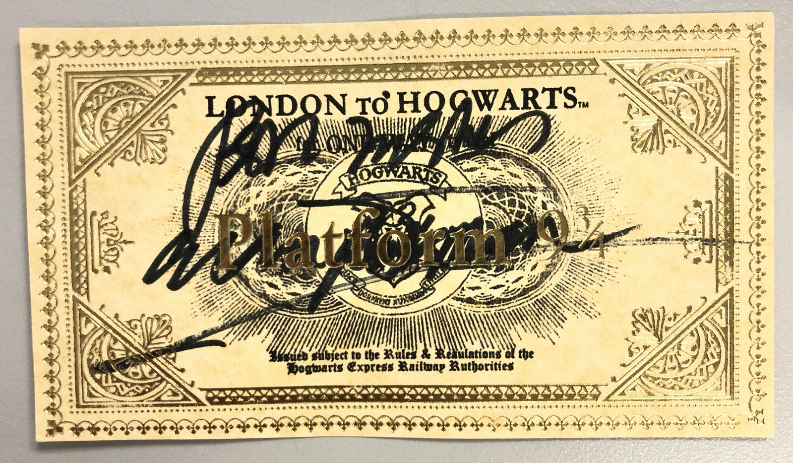 Alan Rickman Autograph Signed Harry Potter Train Ticket: Category: Autograph CollectiblesAutograph Includes: Alan RickmanItem is in great condition with no damage, unframedIf image of documentation is attached in the listing, the lot is sold with documents.