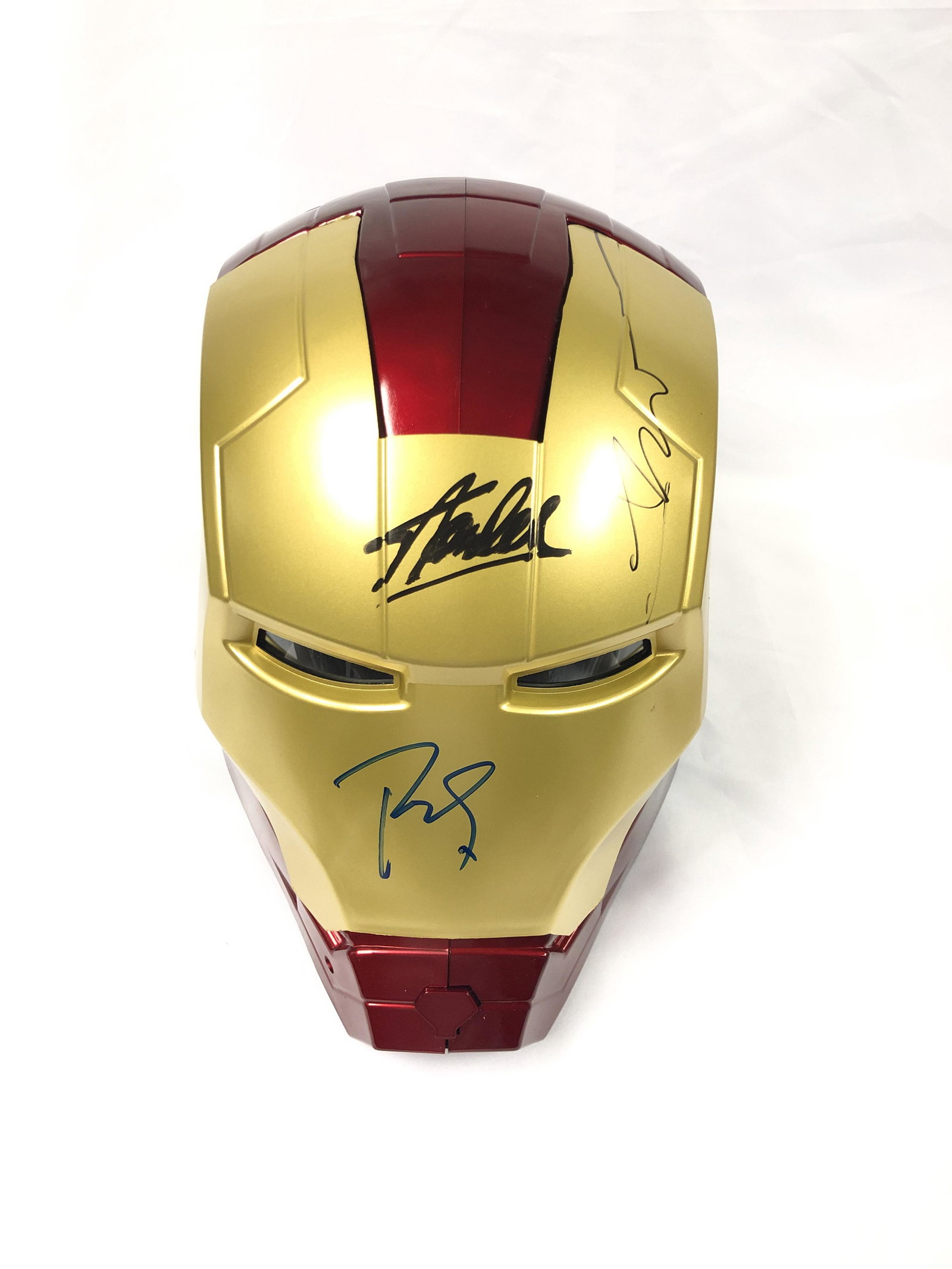 Robert Downey Jr Stan Lee Autograph Signed Iron Man: Category: Autograph CollectiblesAutograph Includes: Robert Downey Jr, Jon Favreau, Stan LeeItem is in great condition with no damage, unframedIf image of documentation is attached in the listing, the 