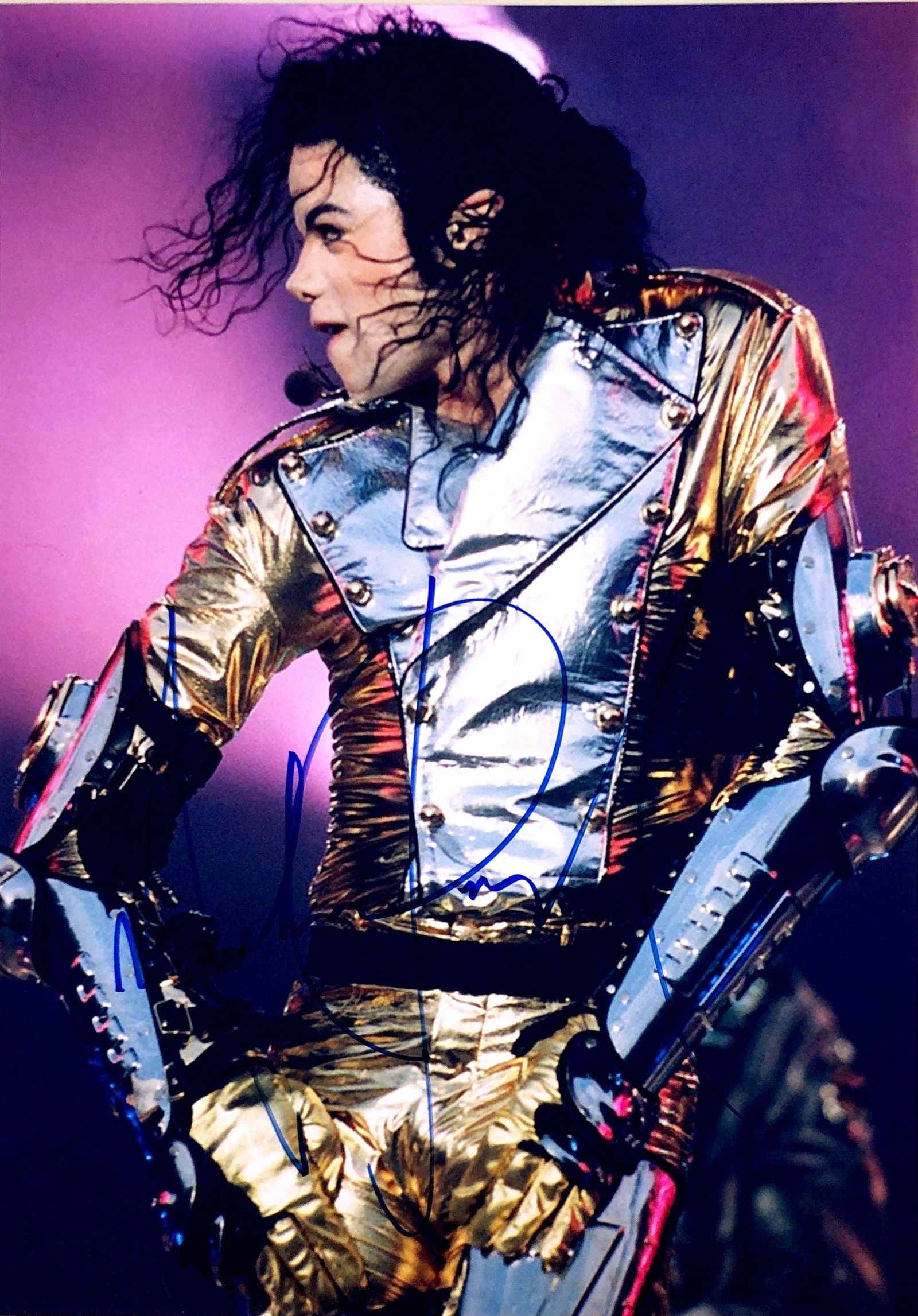 Michael Jackson Autograph Signed Photo: Category: Autograph Photo CollectiblesSize: Width 8 inches x Height 11 inchesAutograph Includes: Michael JacksonItem is in great condition with no damage, unframedIf image of documentation is attached