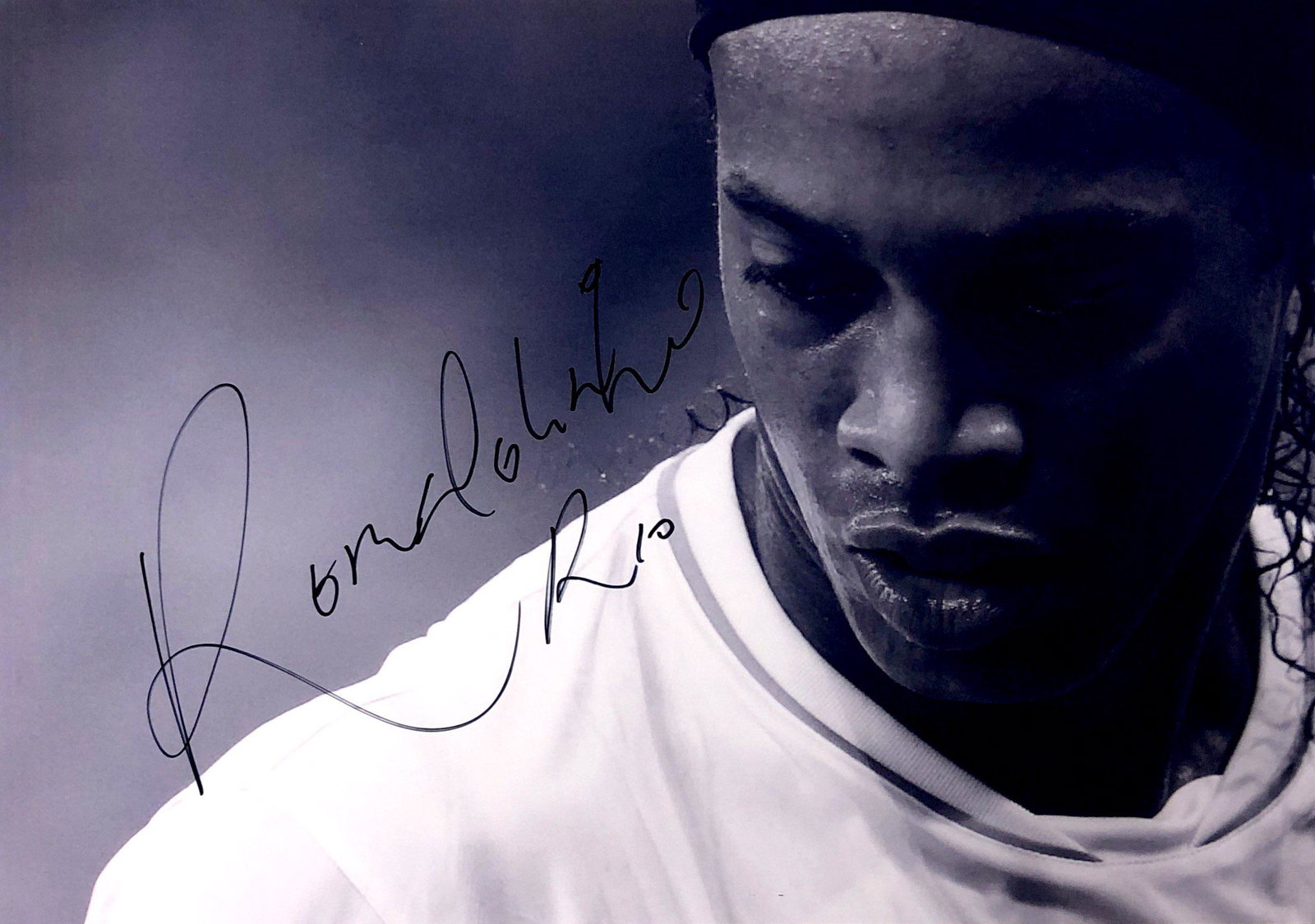 Ronaldinho Autograph Signed Photo: Category: Autograph Photo CollectiblesSize: Width 8 inches x Height 10 inchesAutograph Includes: RonaldinhoItem is in great condition with no damage, unframedIf image of documentation is attached in t