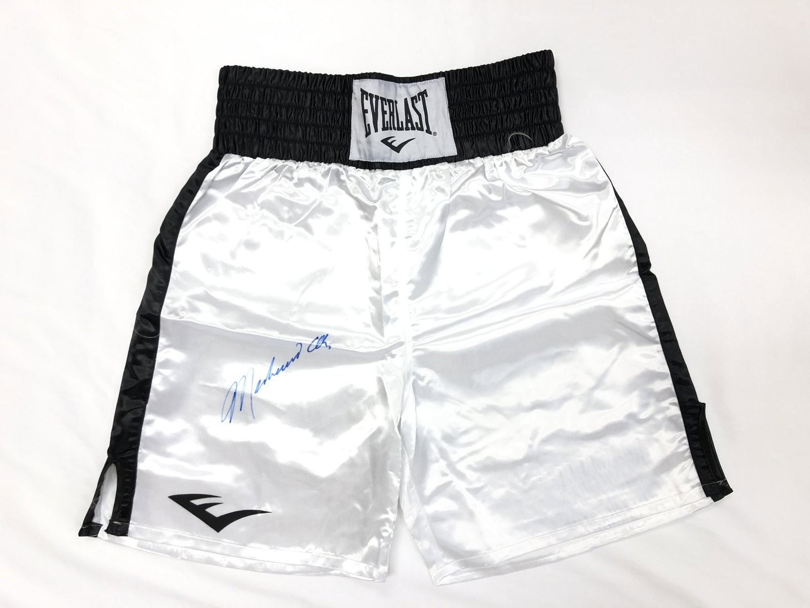 Muhammad Ali Autograph Signd Boxing Shorts: Category: Autograph CollectiblesAutograph Includes: Muhammad Ali Item is in great condition with no damage, unframedIf image of documentation is attached in the listing, the lot is sold with documents
