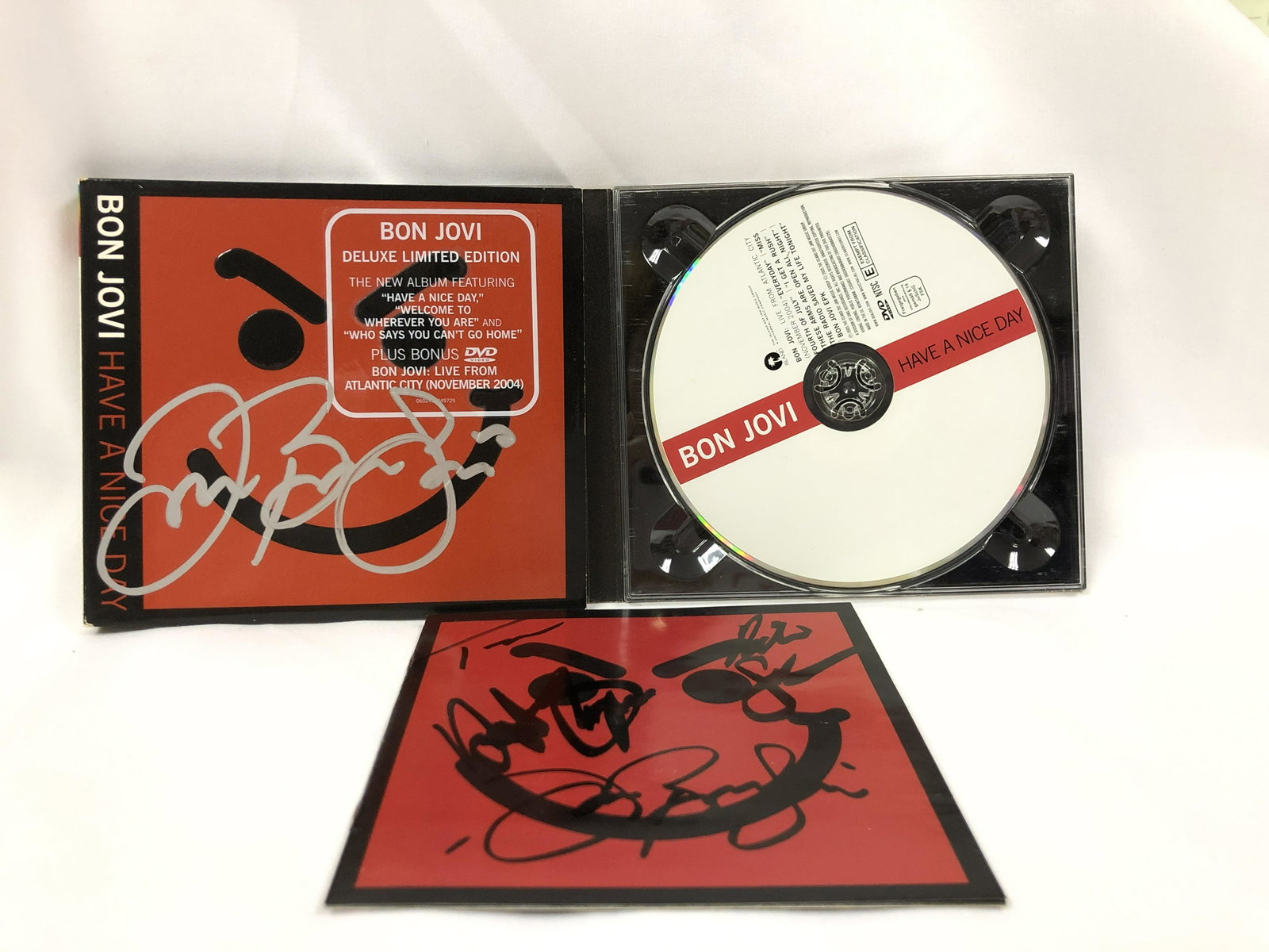 Bon Jovi Autograph Signed Have A Nice Day Album: Category: Autograph CollectiblesAutograph Includes: Jon Bon Jovi, Richie Sambora, David Bryan, Tico TorresItem is in great condition with no damage, unframedIf image of documentation is attached in th