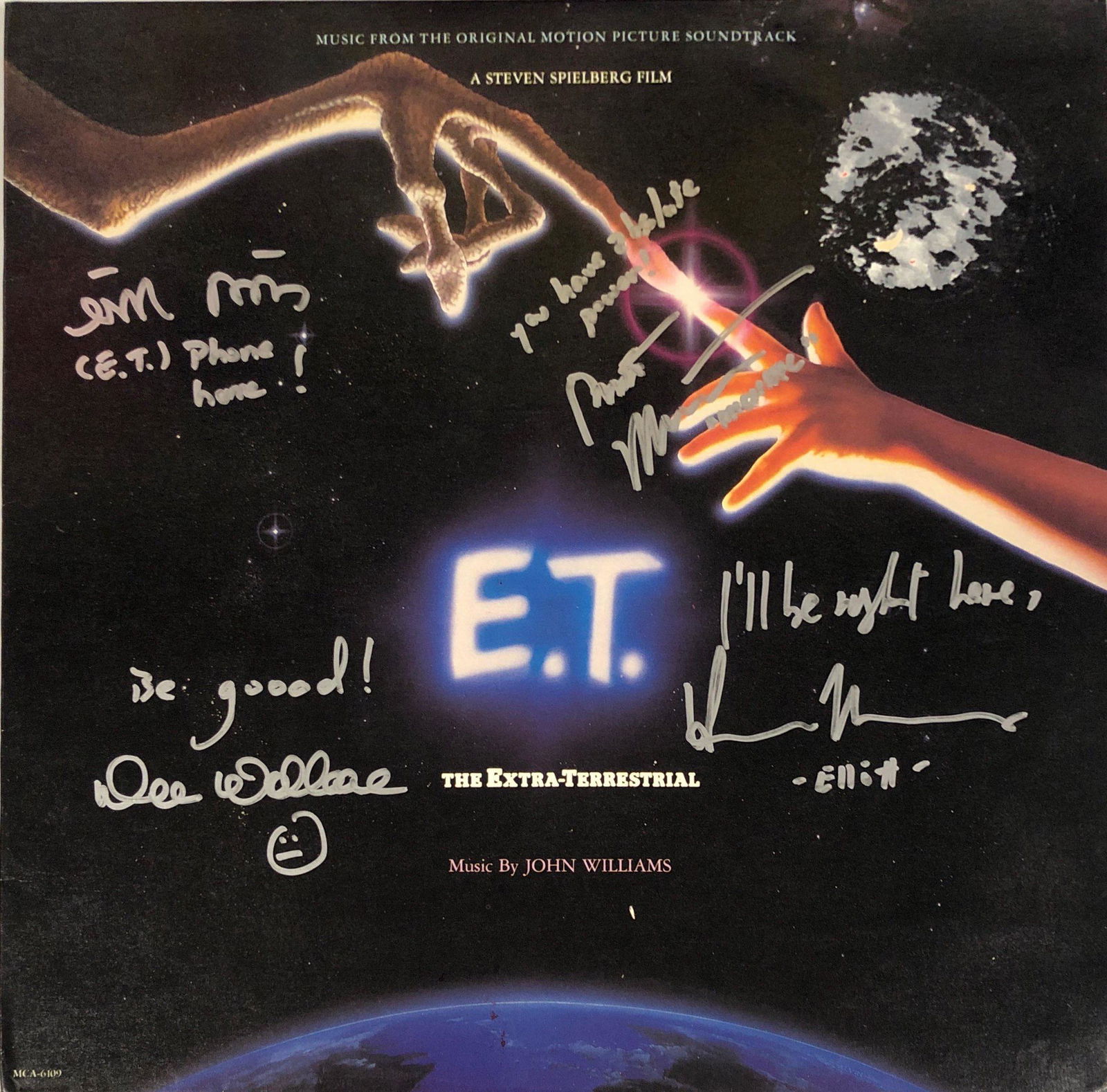 Henry Thomas Autograph Signed ET Vinyl: Category: Autograph CollectiblesAutograph Includes: Henry Thomas, Dee Wallace, Robert MacNaughton, Matthew De MeritItem is in great condition with no damage, unframedIf image of documentation is attac
