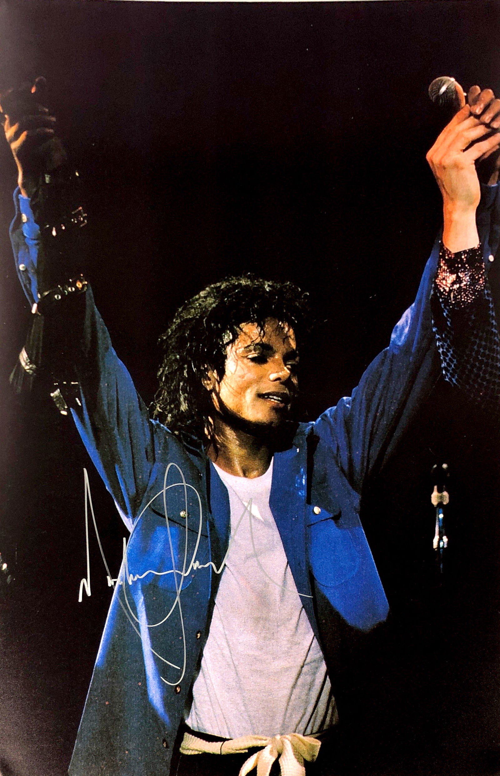 Michael Jackson Autograph Signed Poster: Category: Autograph Photo CollectiblesSize: Width 16 inches x Height 23 inchesAutograph Includes: Michael JacksonItem is in great condition with no damage, unframedIf image of documentation is attache