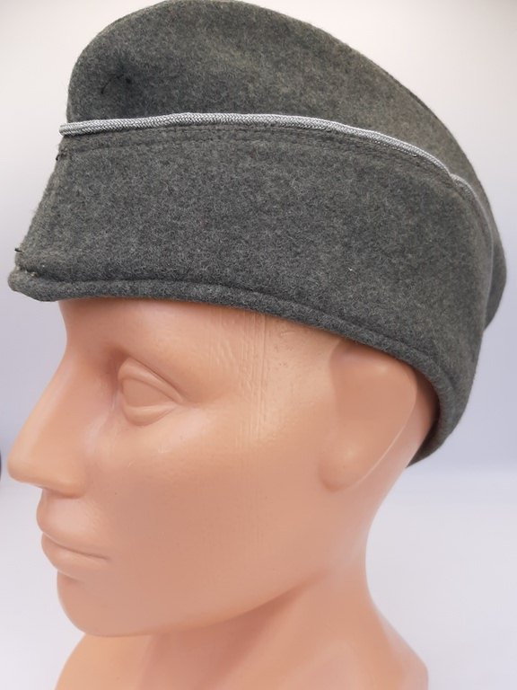 WAFFEN SS OFFICER OVERSEAS CAP NO SKULL EAGLE INSIGNIAS: Typical boat shape with aluminum (not synthetic) wire piping. Clear traces of eagle and skull having been removed and plenty of threads left. Just needs insignias to be restored to original.