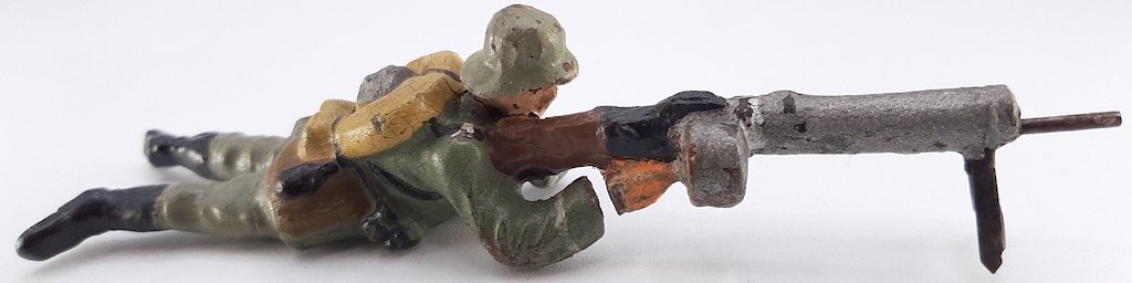 1930s GERMANY SOLDIER MACHINE GUN TOY LINEOL SNIPER: original per war LINEOL (maker) toy. wehrmacht soldier with a machine gun.